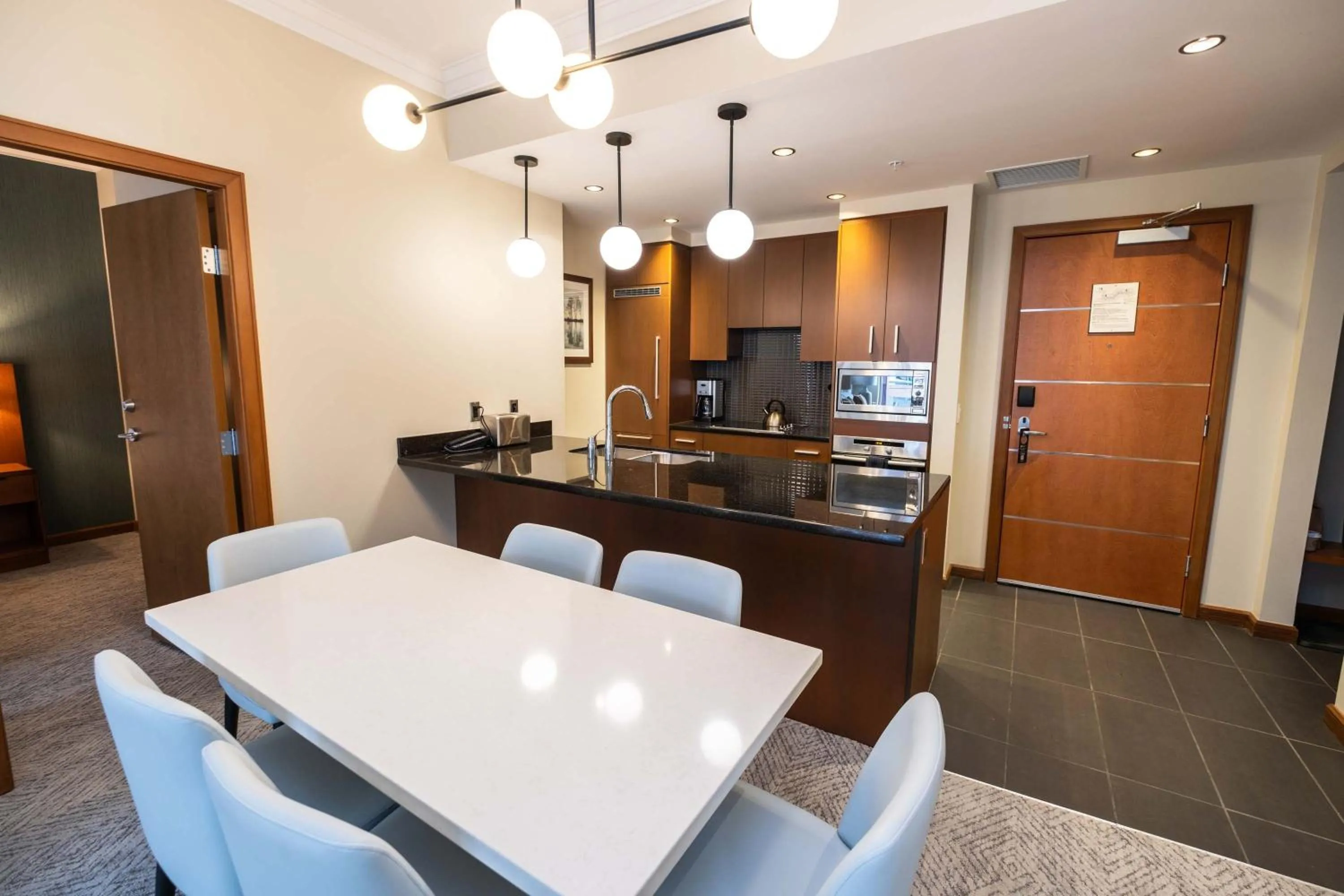 Dining area in Sutton Place Hotel Revelstoke Mountain Resort