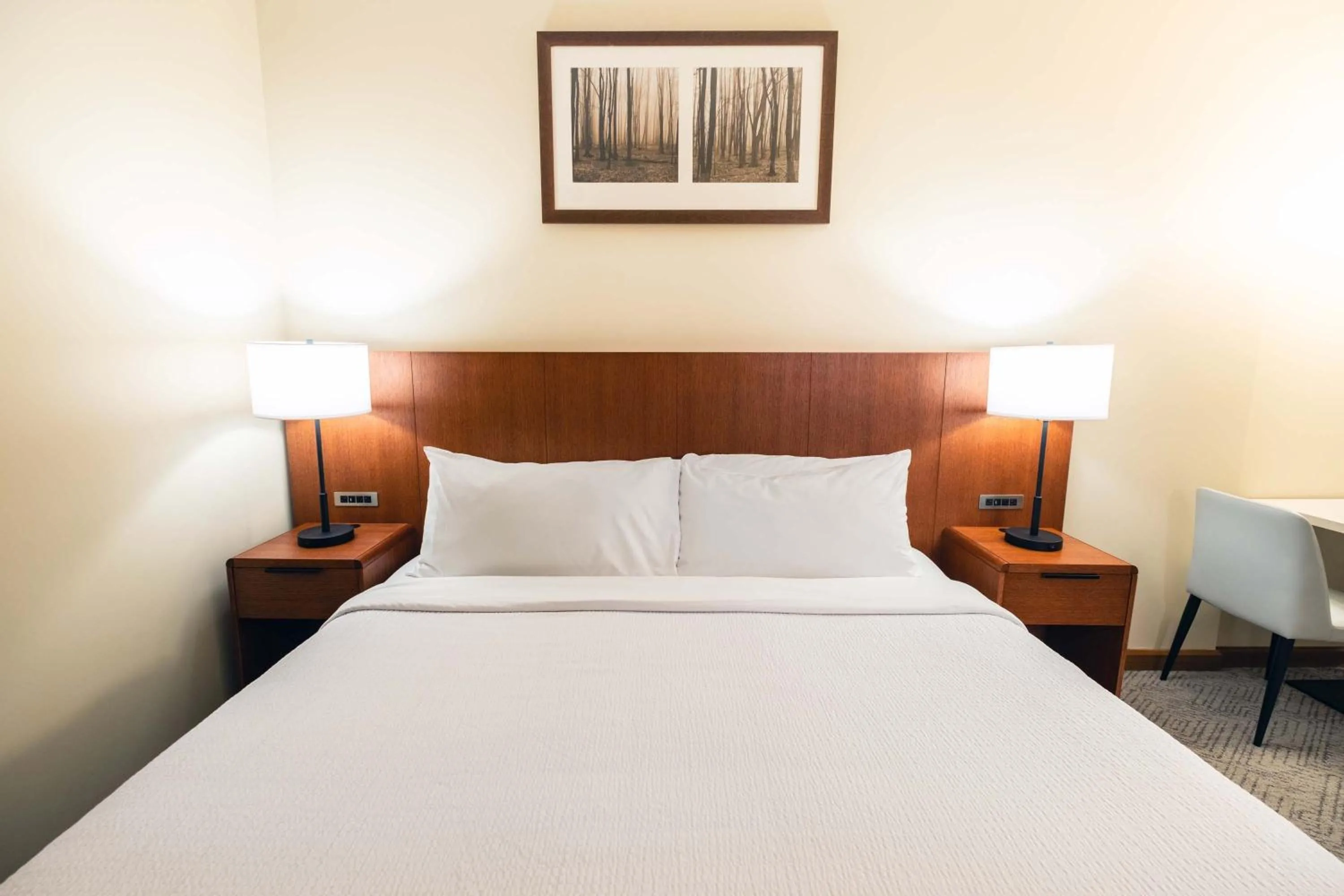 Photo of the whole room, Bed in Sutton Place Hotel Revelstoke Mountain Resort