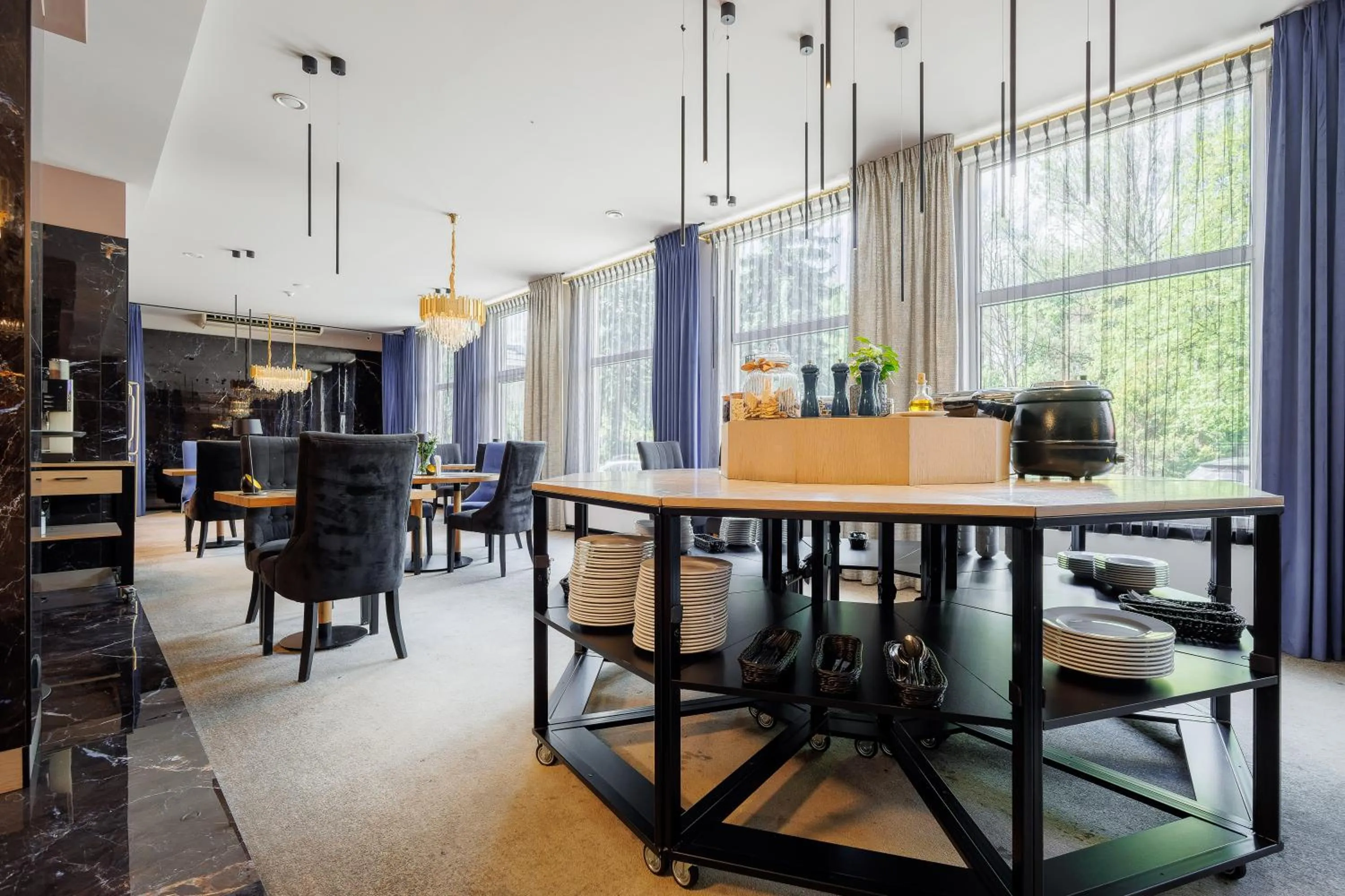 Restaurant/places to eat in Hotel Cristal Park