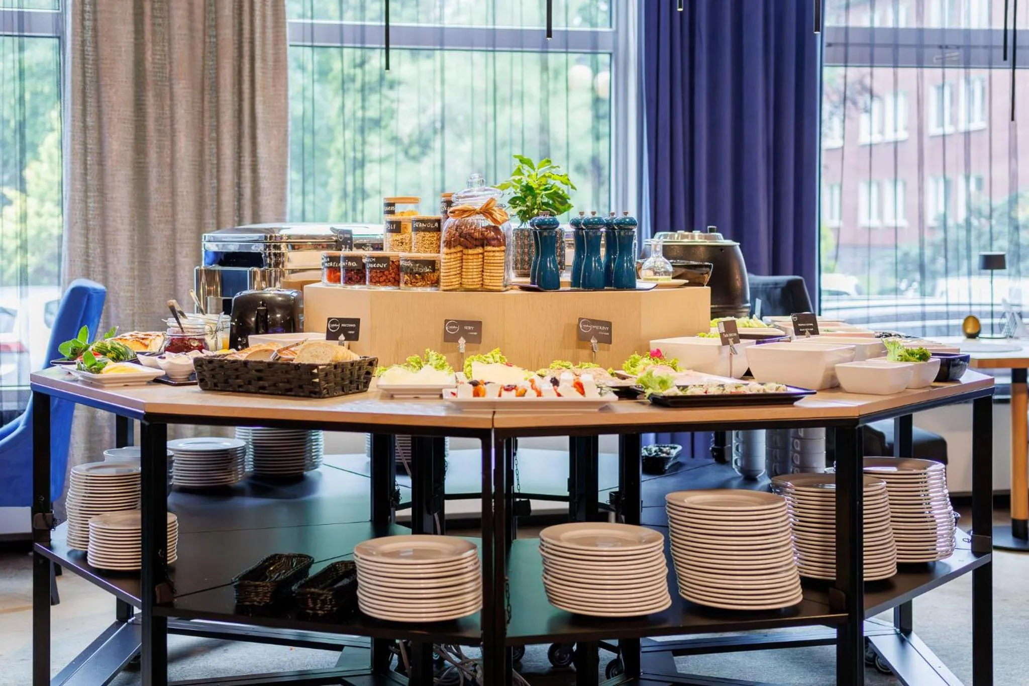 Restaurant/places to eat in Hotel Cristal Park