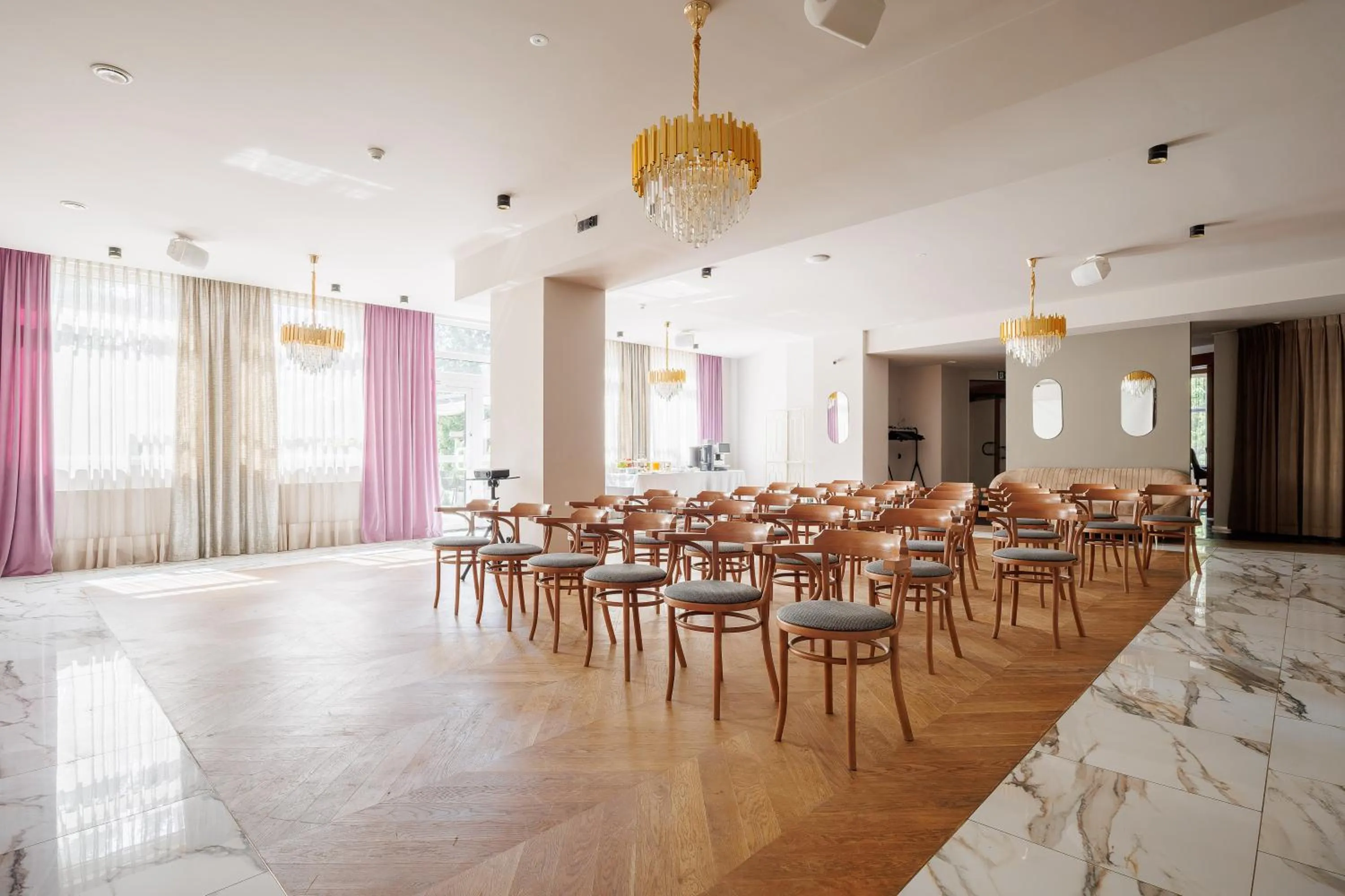 Business facilities in Hotel Cristal Park