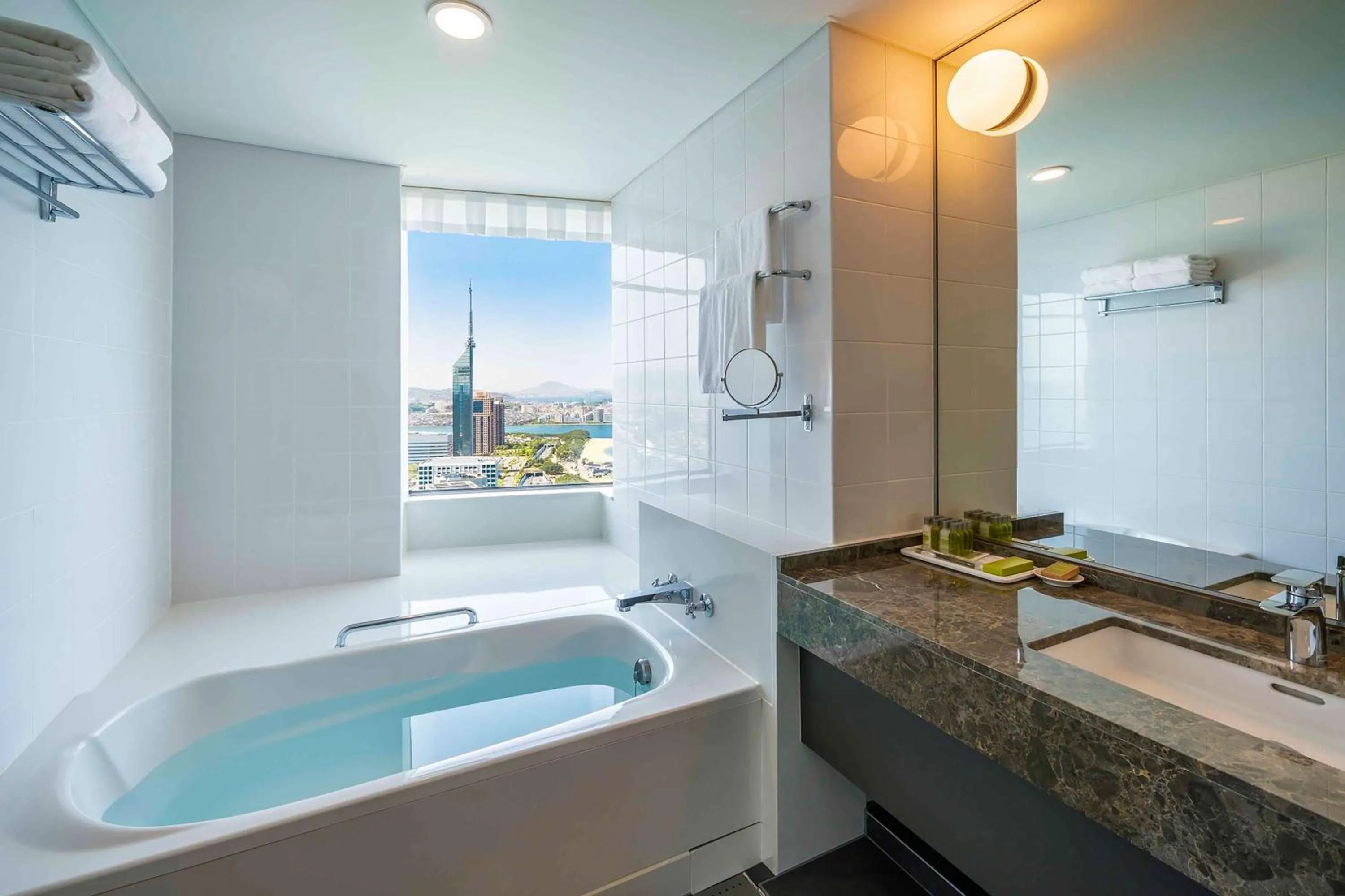 Bathroom in Hilton Fukuoka Sea Hawk