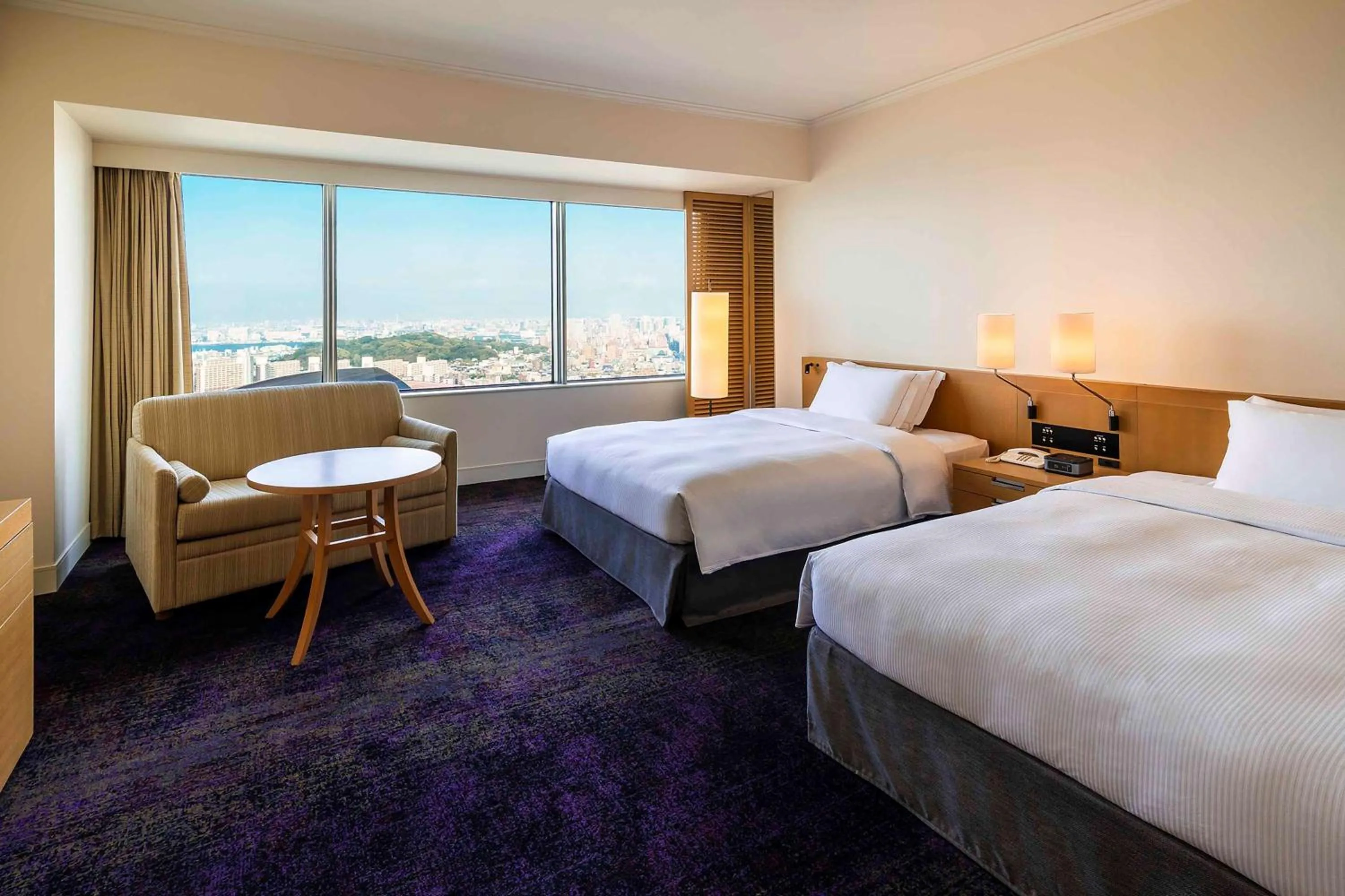 Living room, Bed in Hilton Fukuoka Sea Hawk