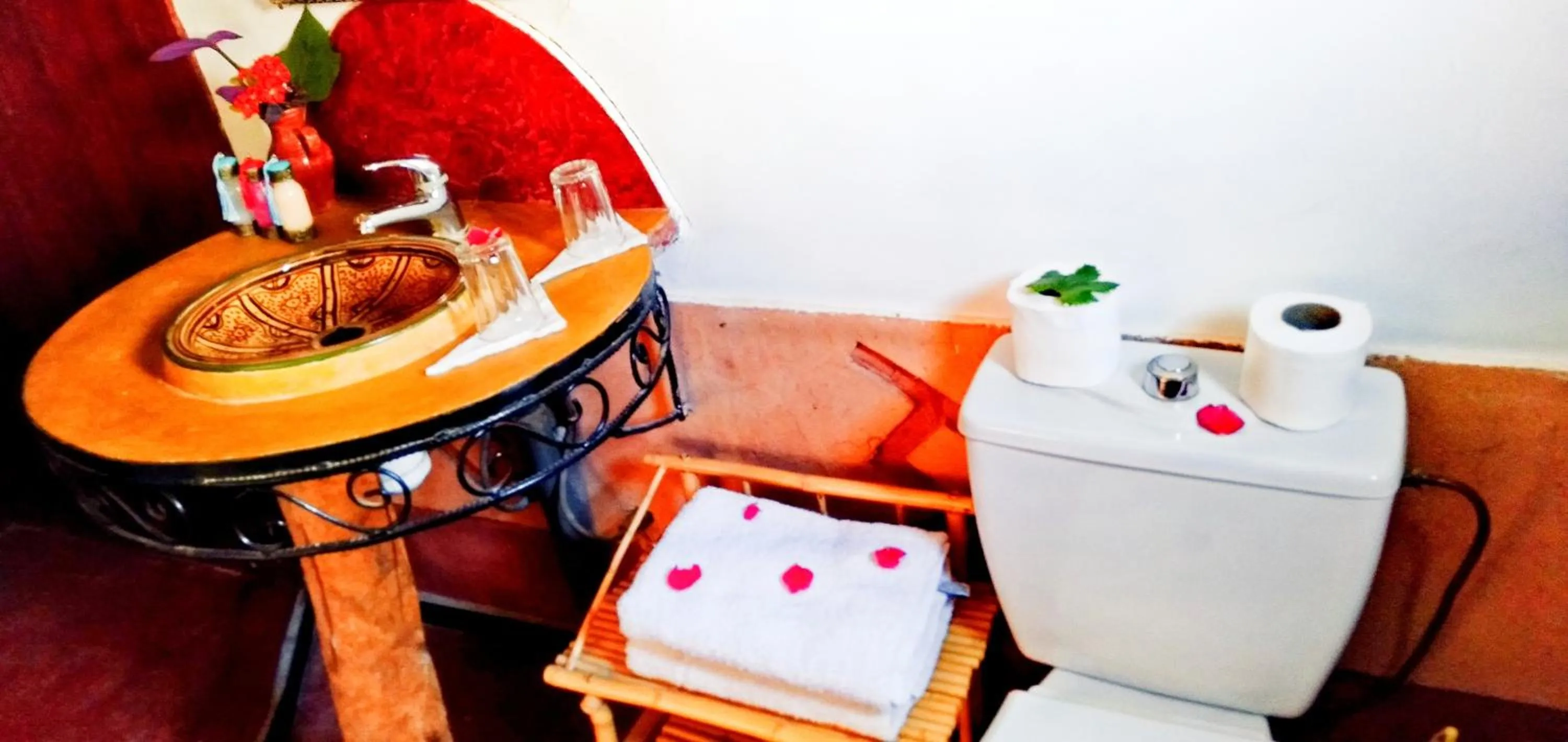 Bathroom in Riad Des Vieilles Charrues