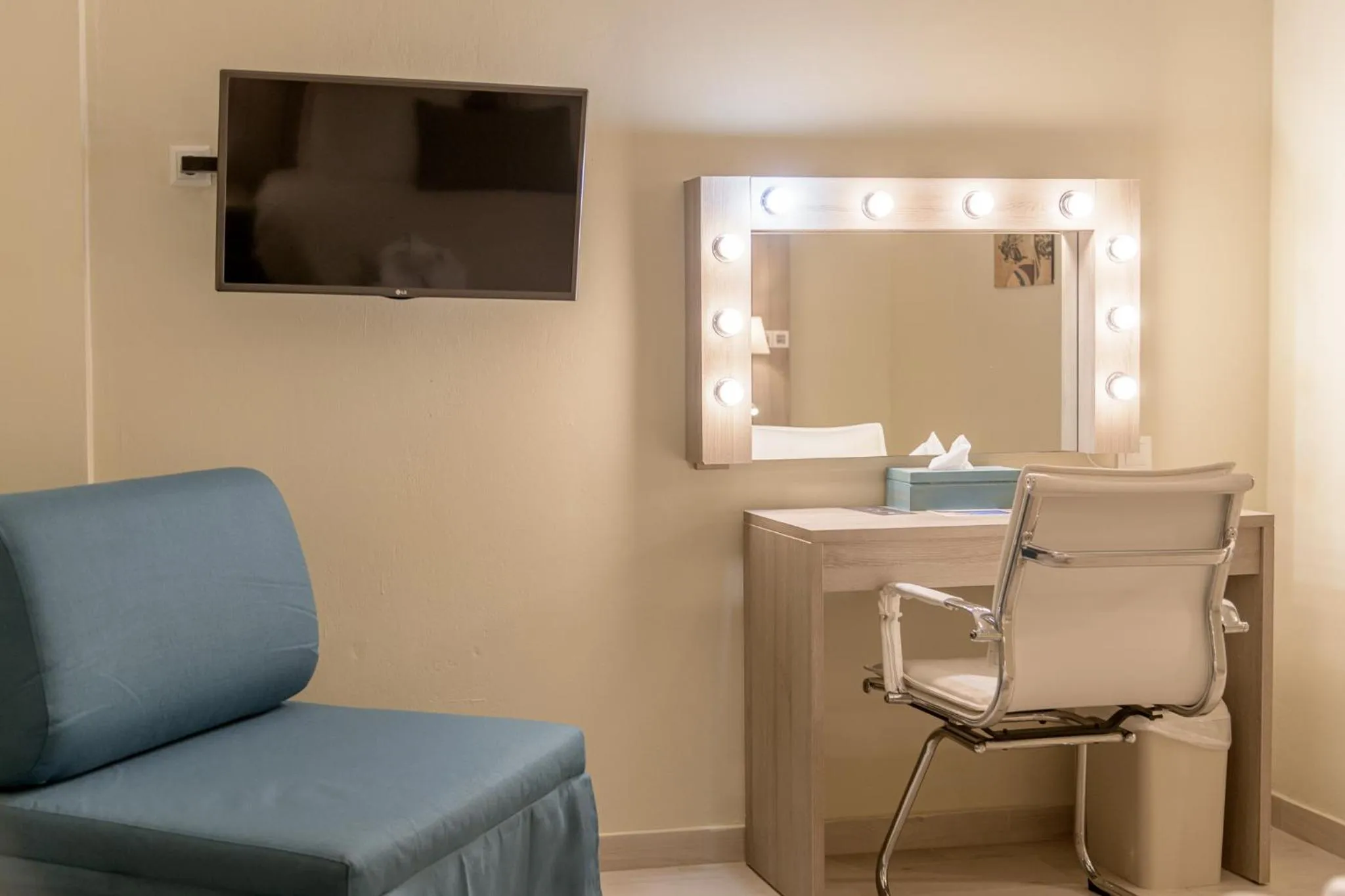 Seating area in Iakinthos, Tsilivi Beach