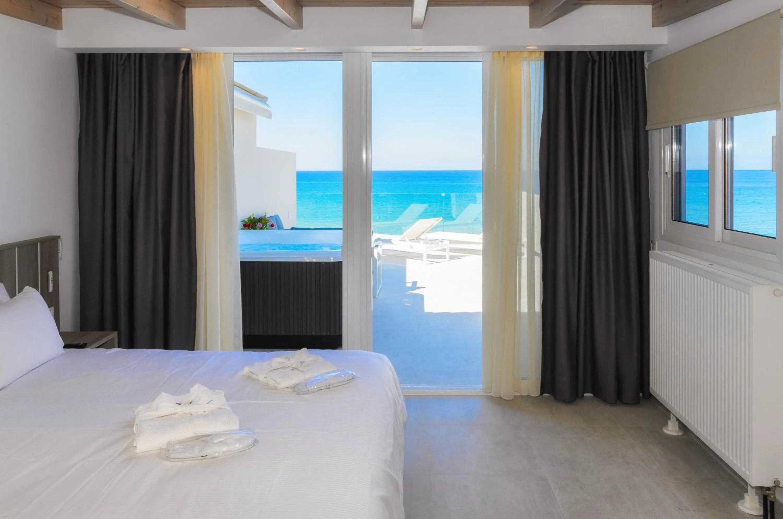 Bed in Iakinthos, Tsilivi Beach