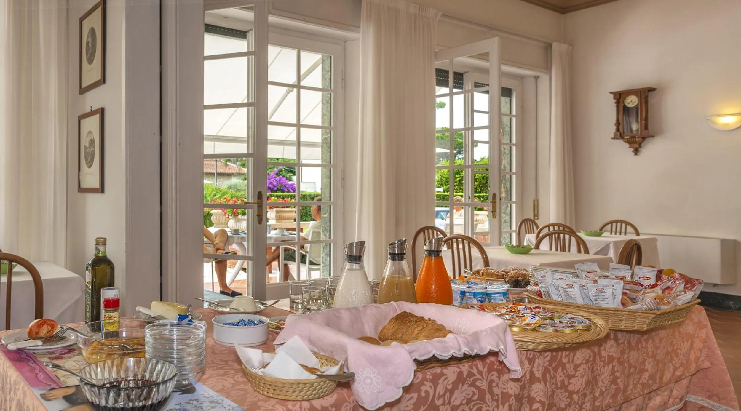 Breakfast in Hotel Villa Edera