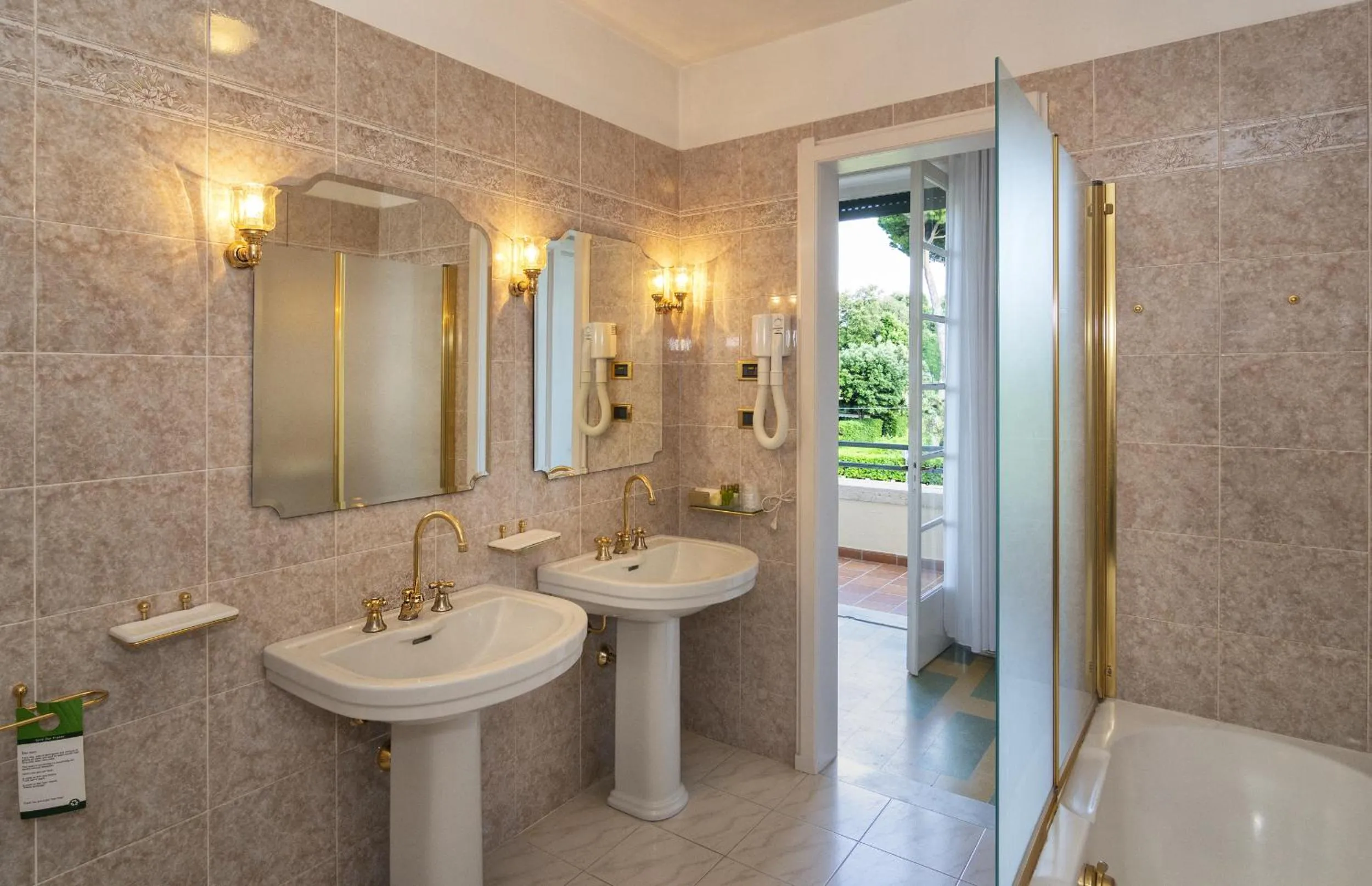 Bathroom in Hotel Villa Edera