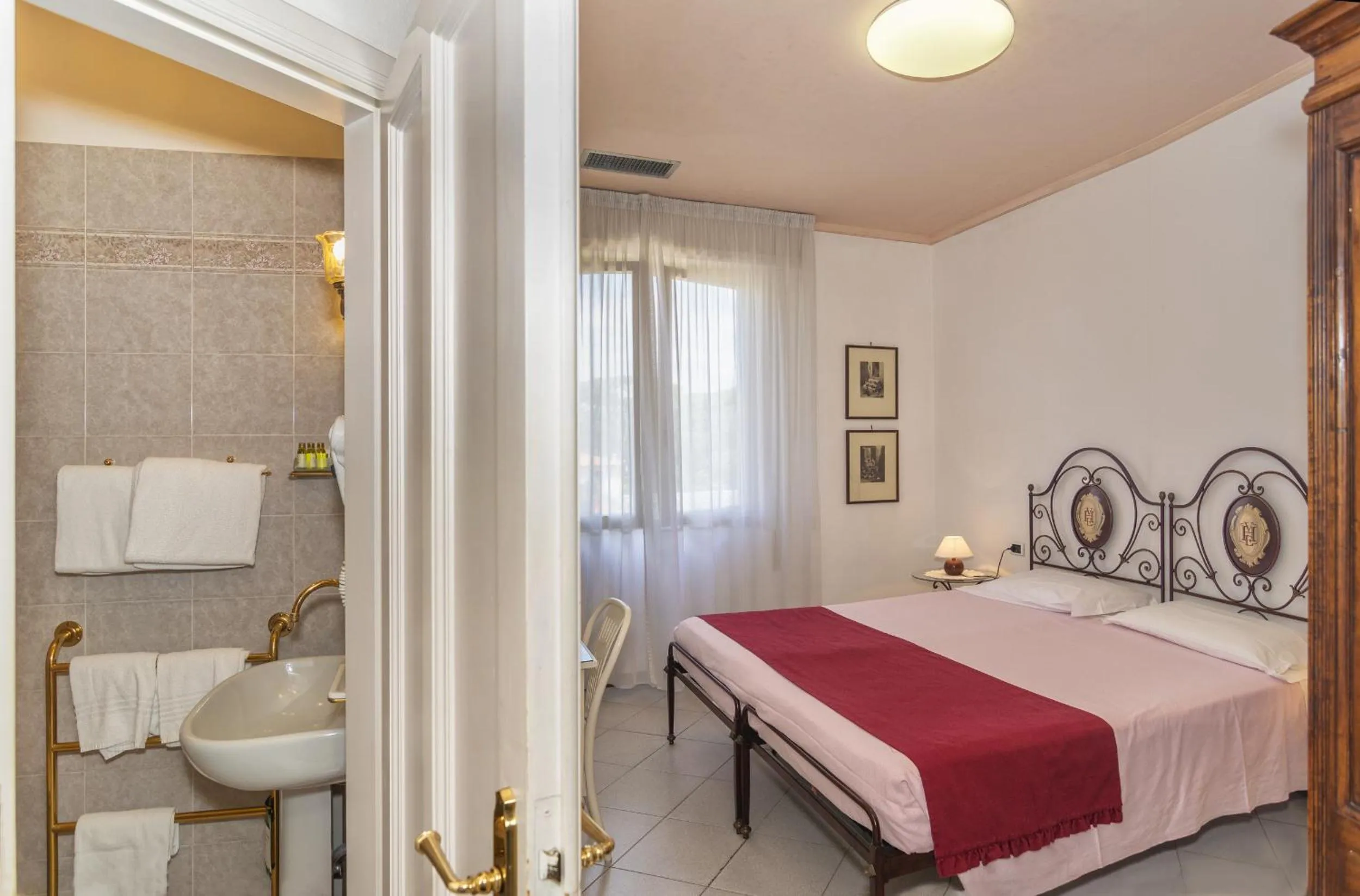 Photo of the whole room, Bed in Hotel Villa Edera