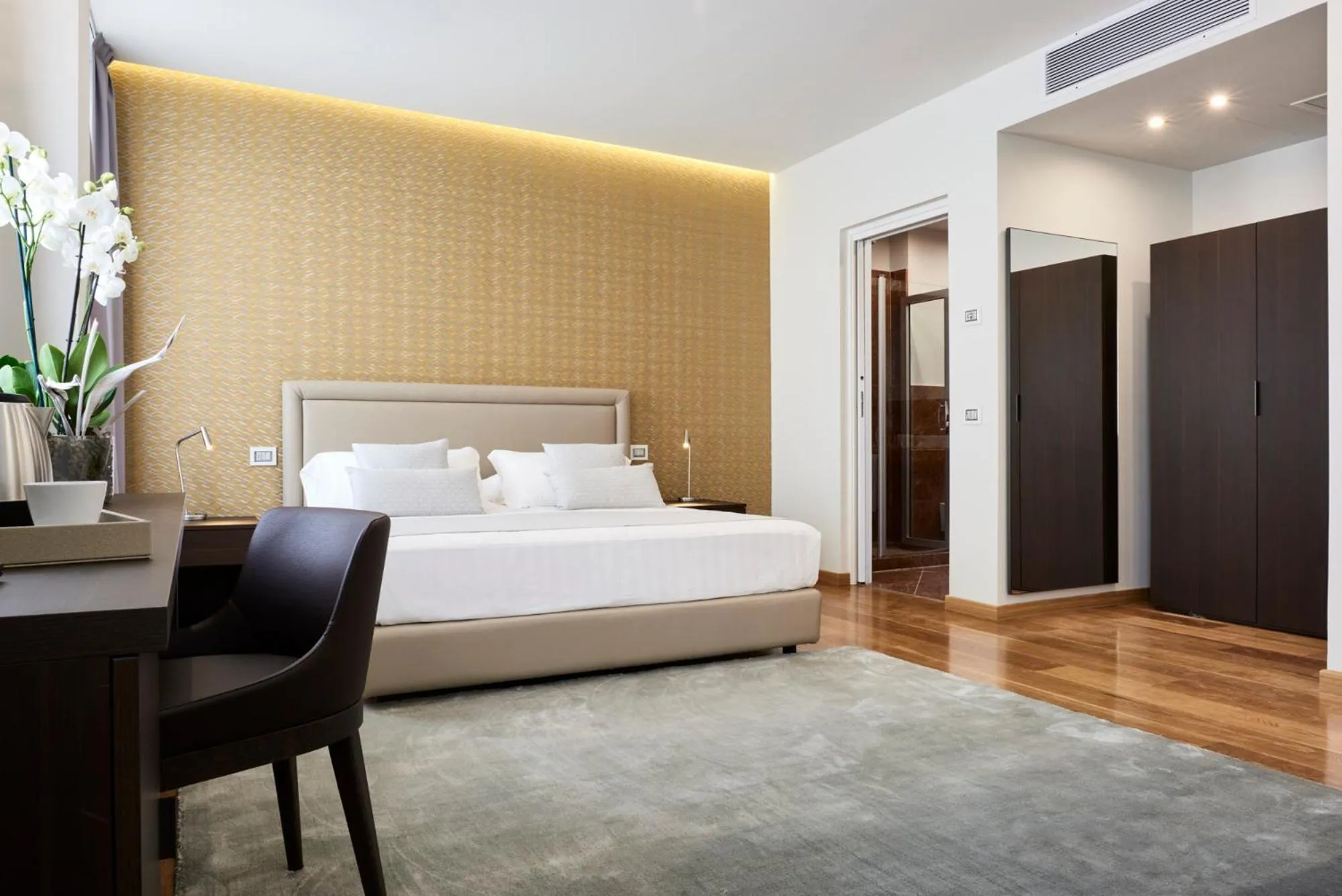 Bedroom, Bed in Hotel Michelangelo