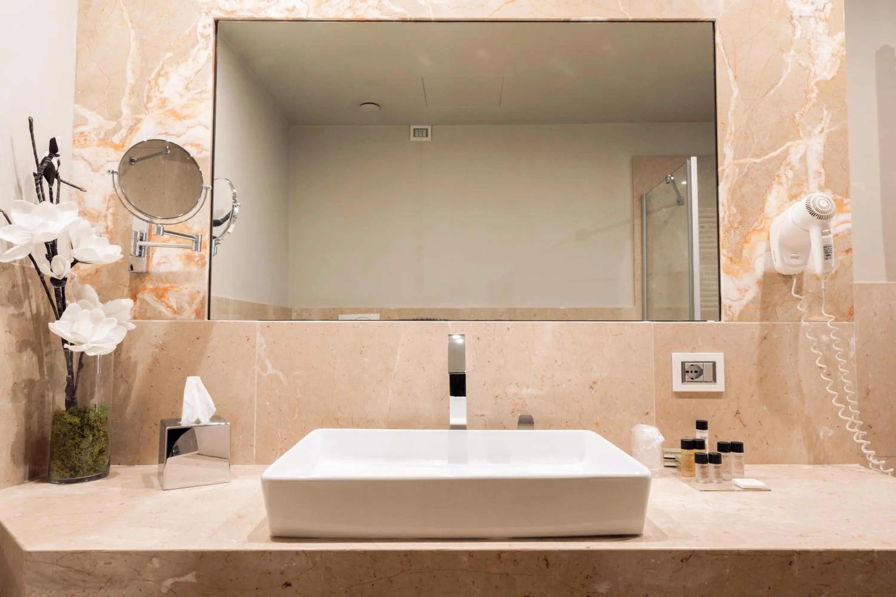 Bathroom in Hotel Michelangelo