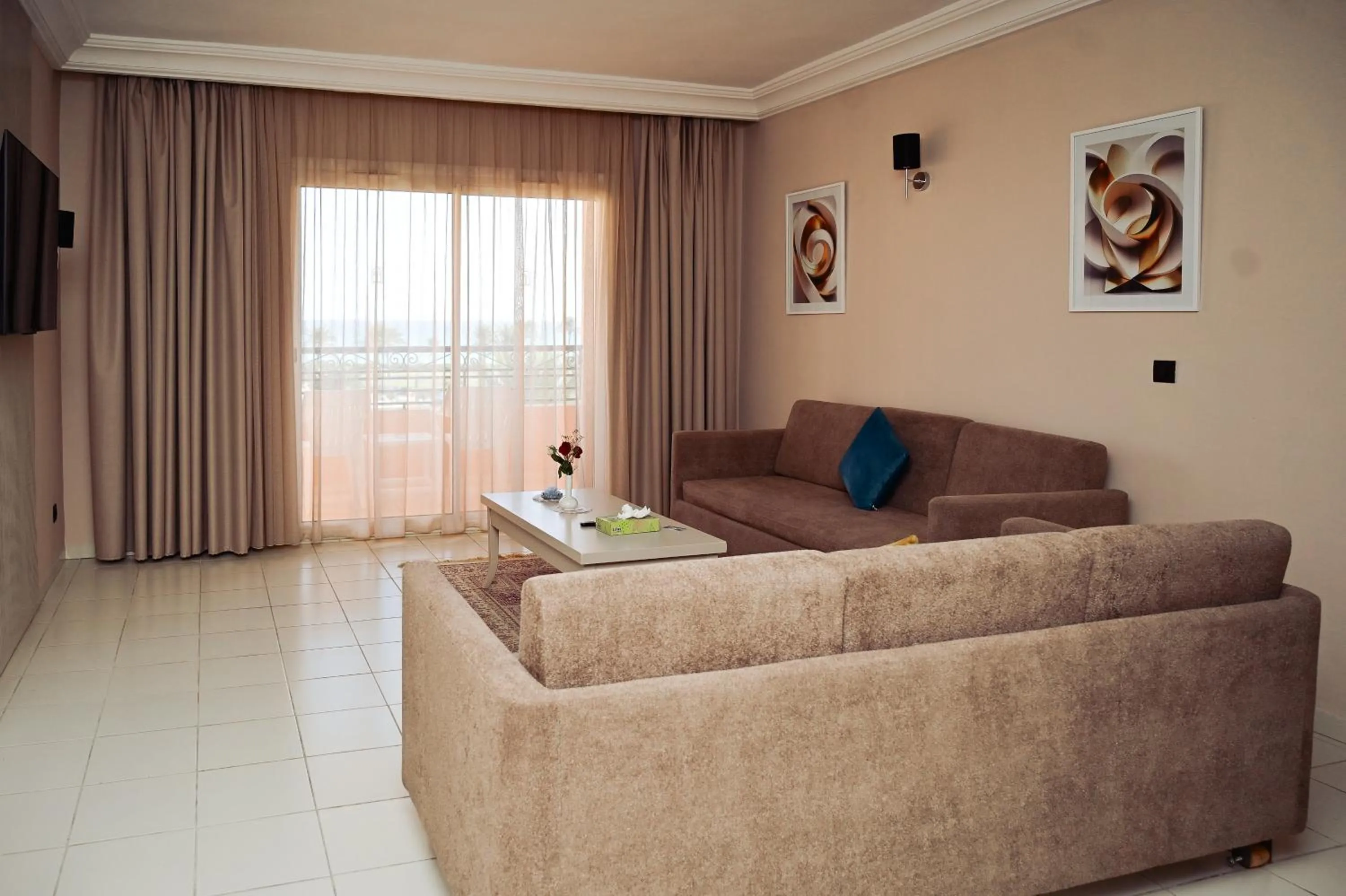 TV and multimedia in Hotel Nour Palace Resort & Thalasso Mahdia