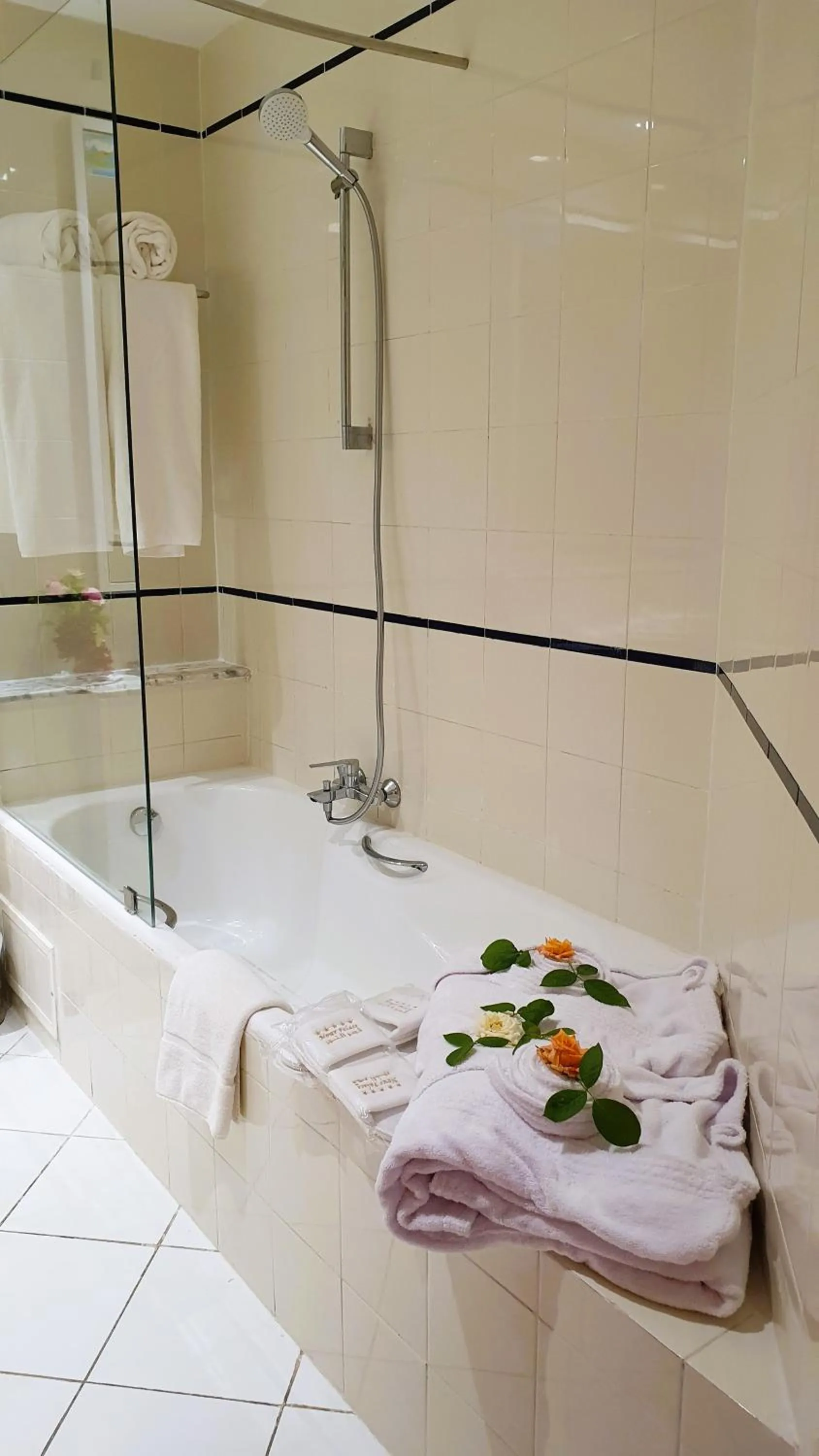 Shower in Hotel Nour Palace Resort & Thalasso Mahdia