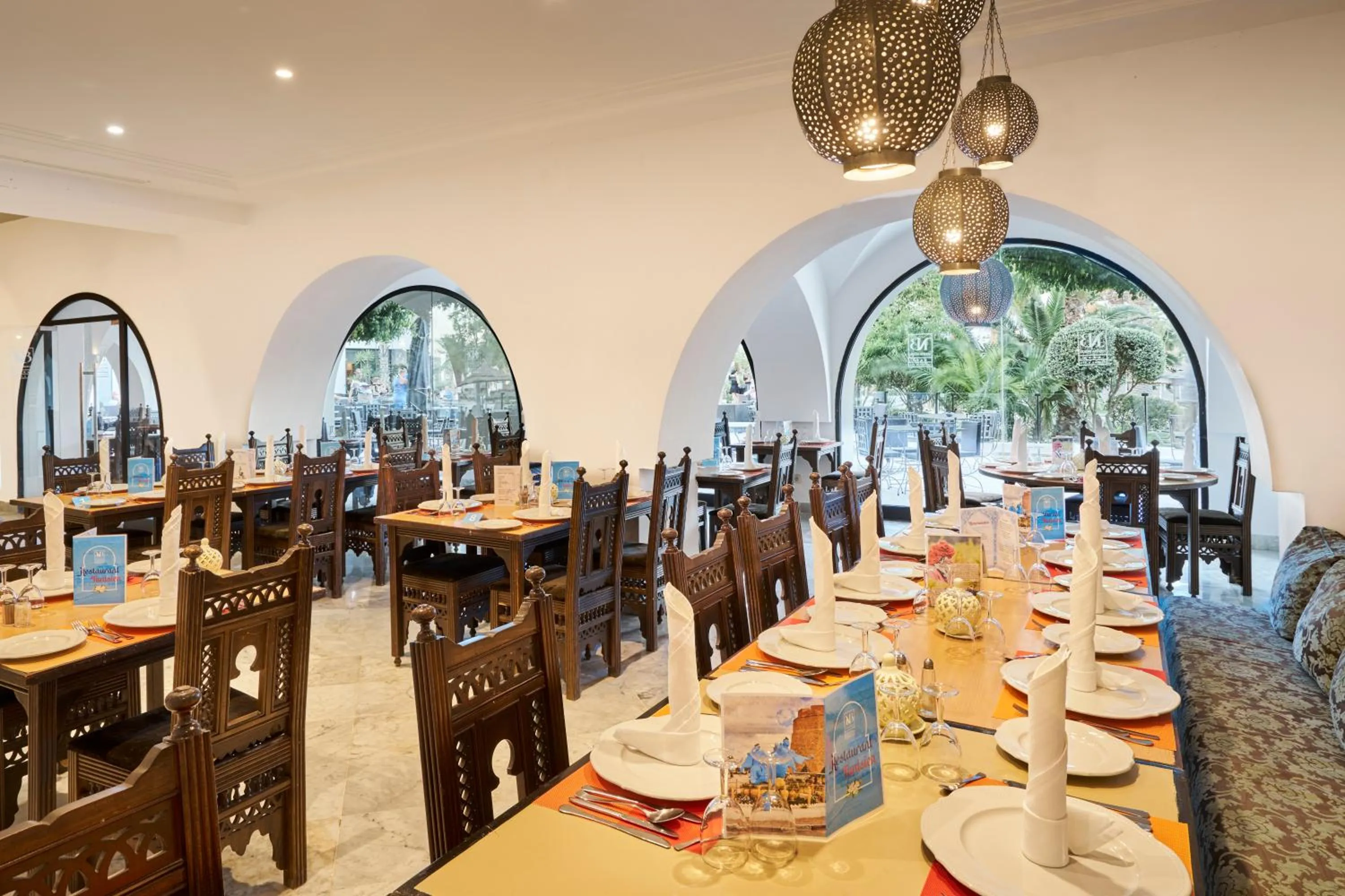 Restaurant/places to eat in Nozha Beach Resort & Spa