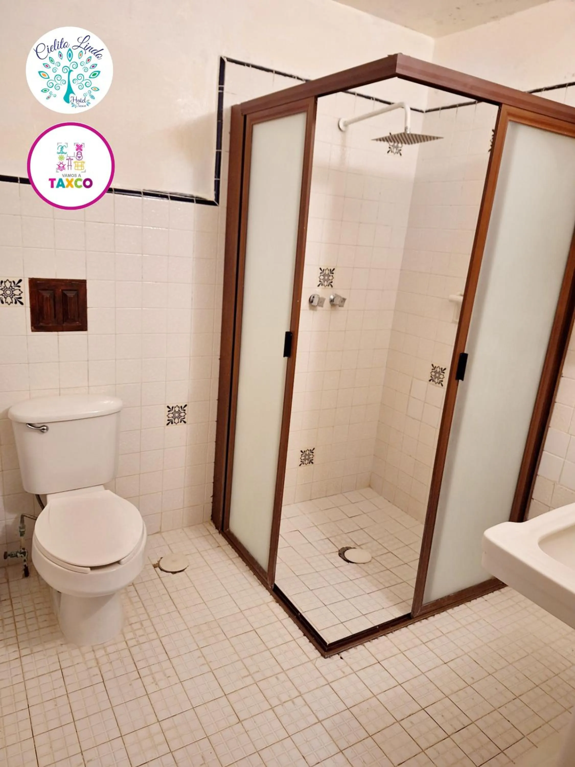 Shower in Hotel Cielito Lindo, Taxco