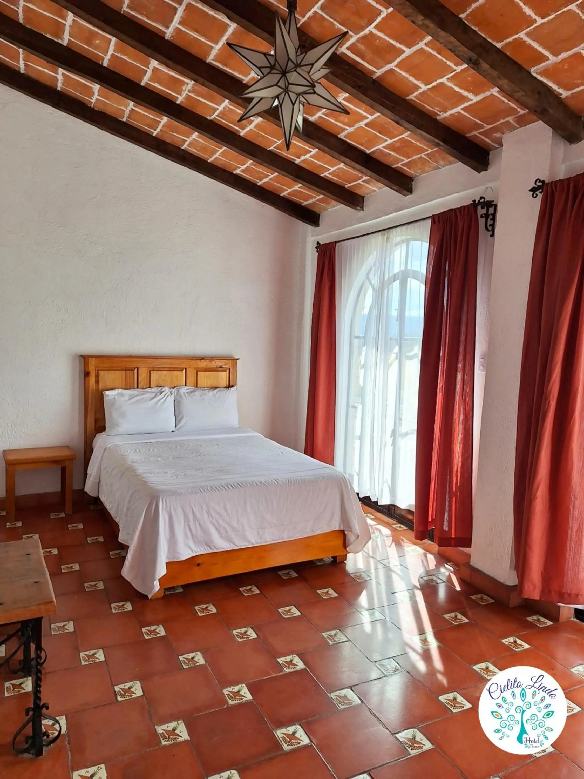 Bed in Hotel Cielito Lindo, Taxco