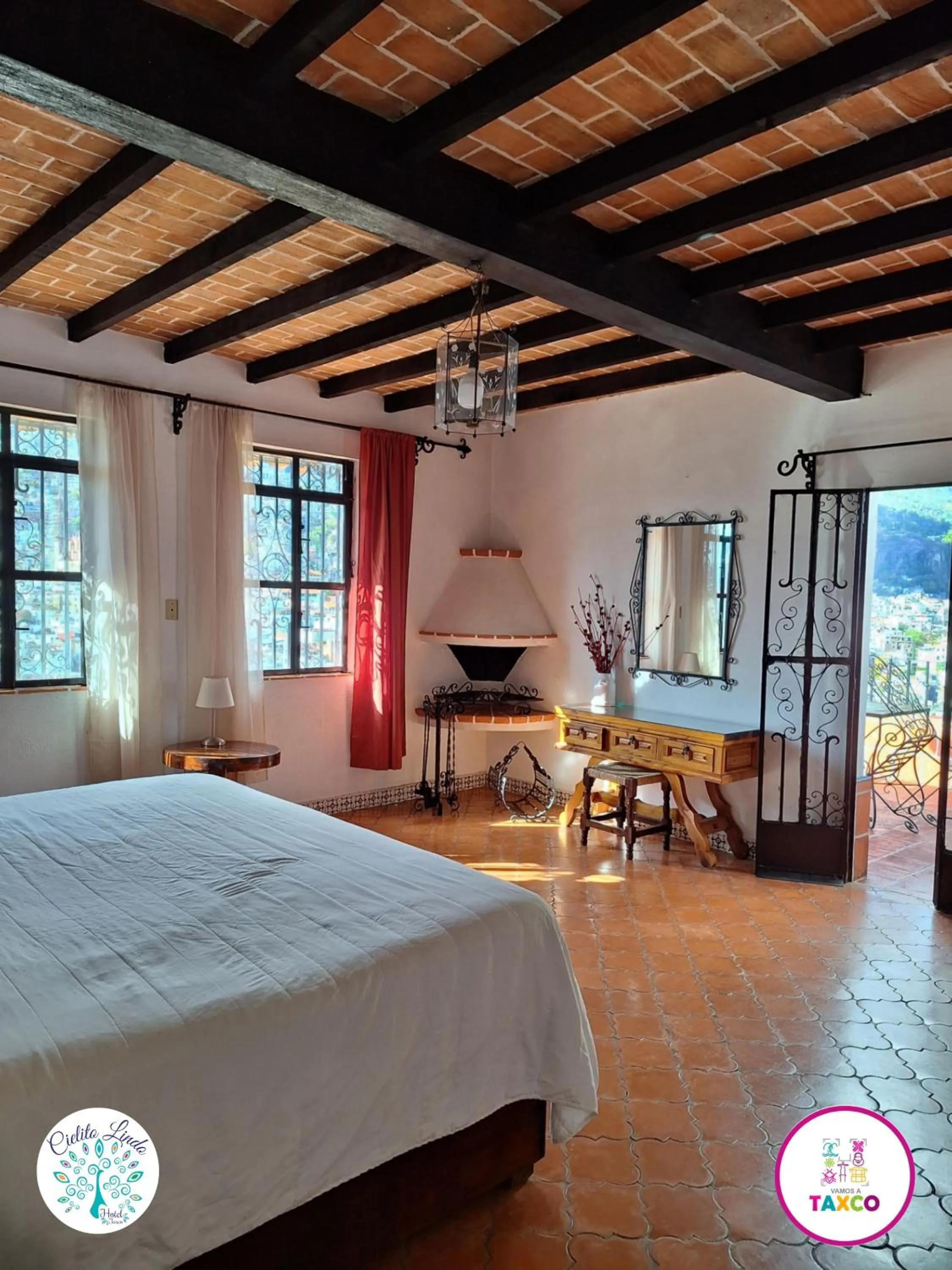 Bed in Hotel Cielito Lindo, Taxco