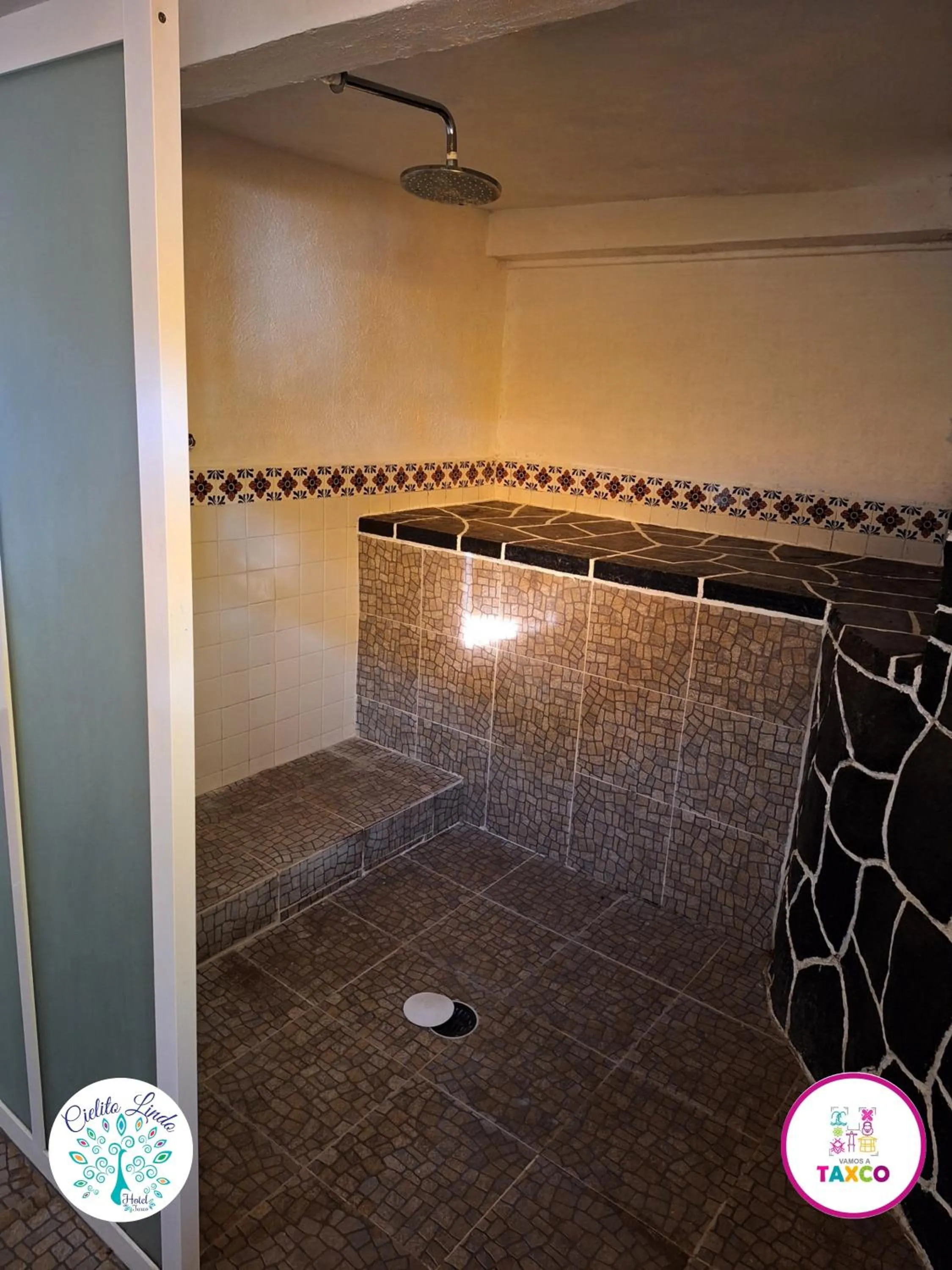 Shower in Hotel Cielito Lindo, Taxco