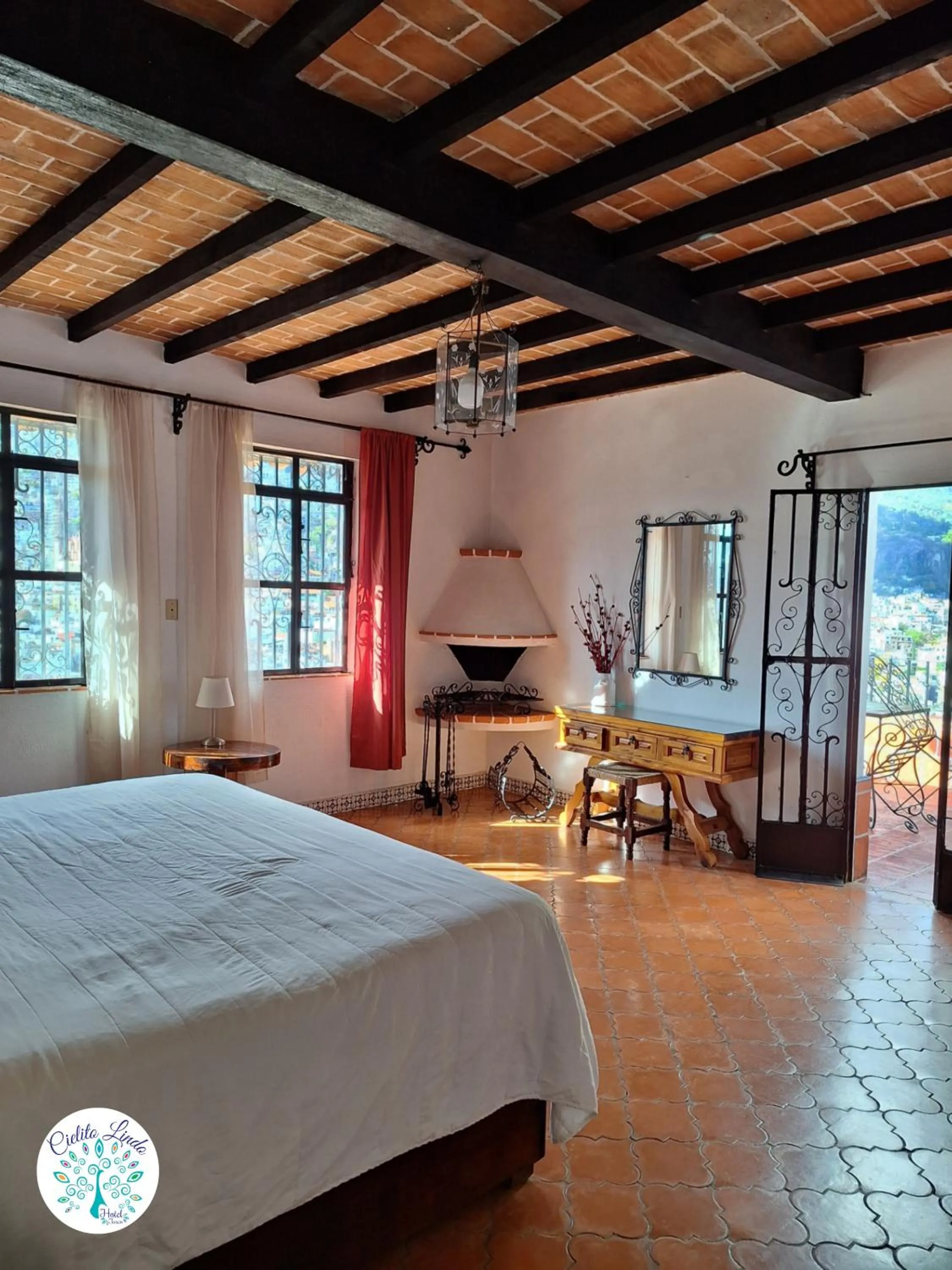 Bed in Hotel Cielito Lindo, Taxco