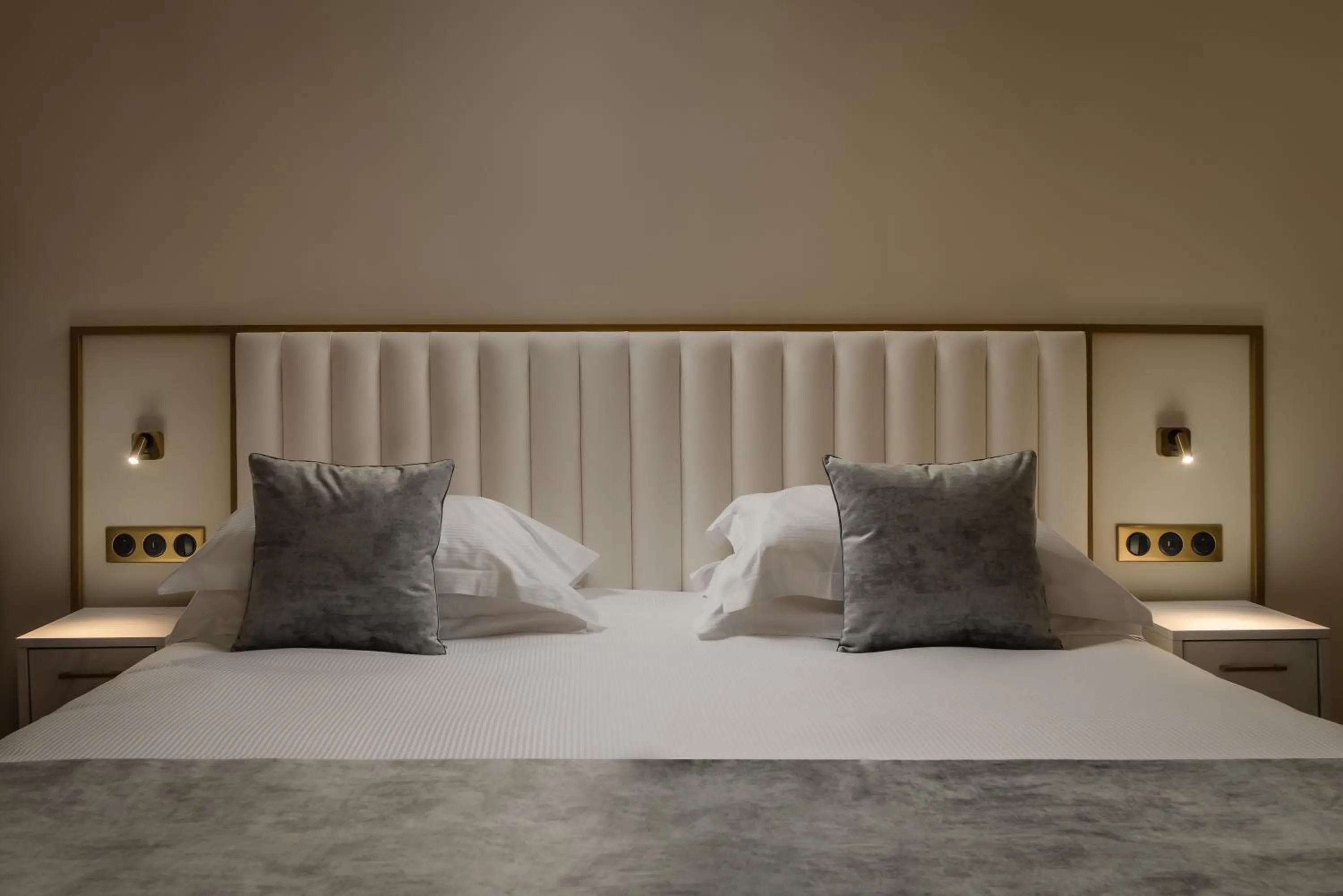 Bed in Hôtel des Deux Avenues