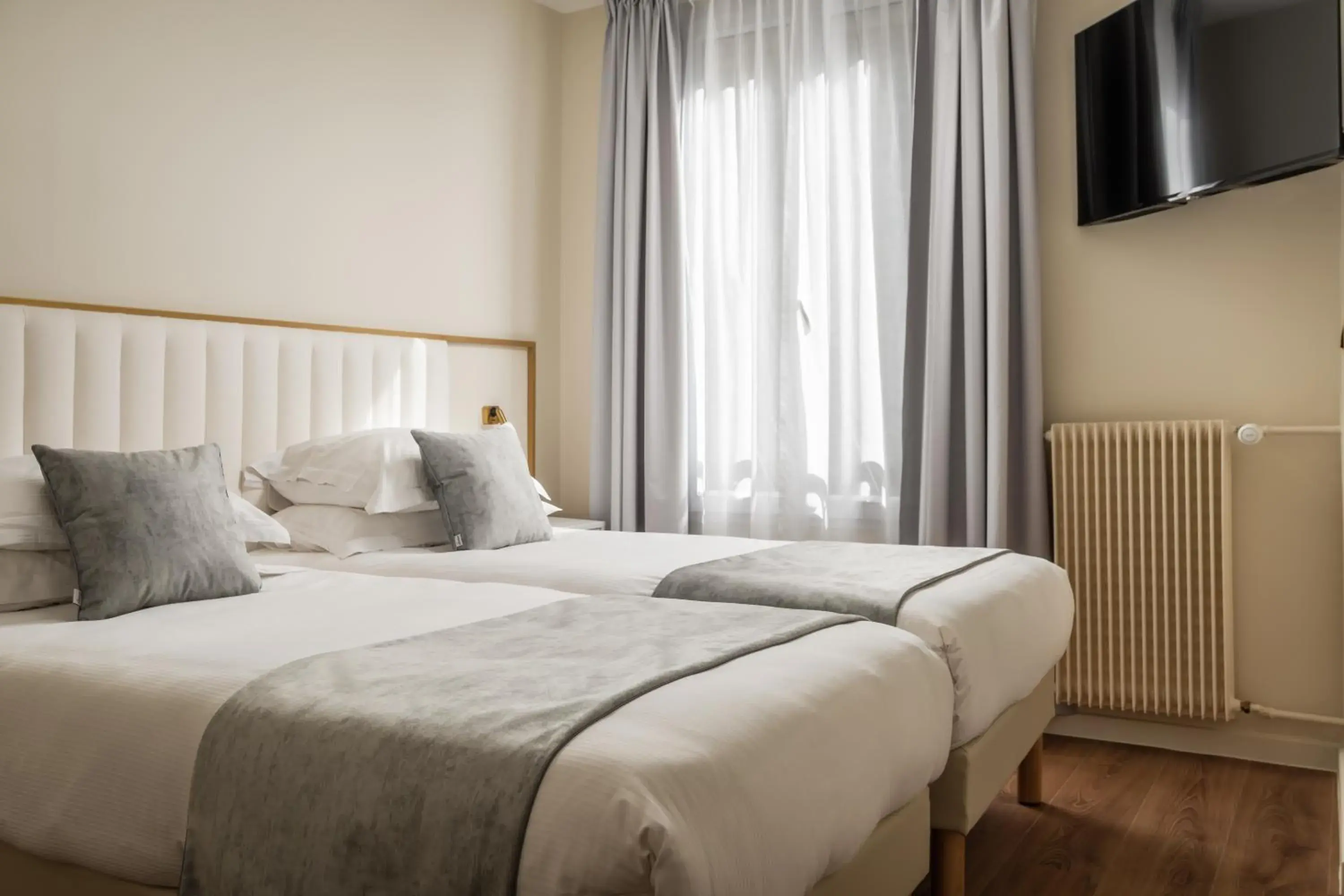 Superior Twin Room in Hôtel des Deux Avenues Superior Twin Room in Hôtel des Deux Avenues