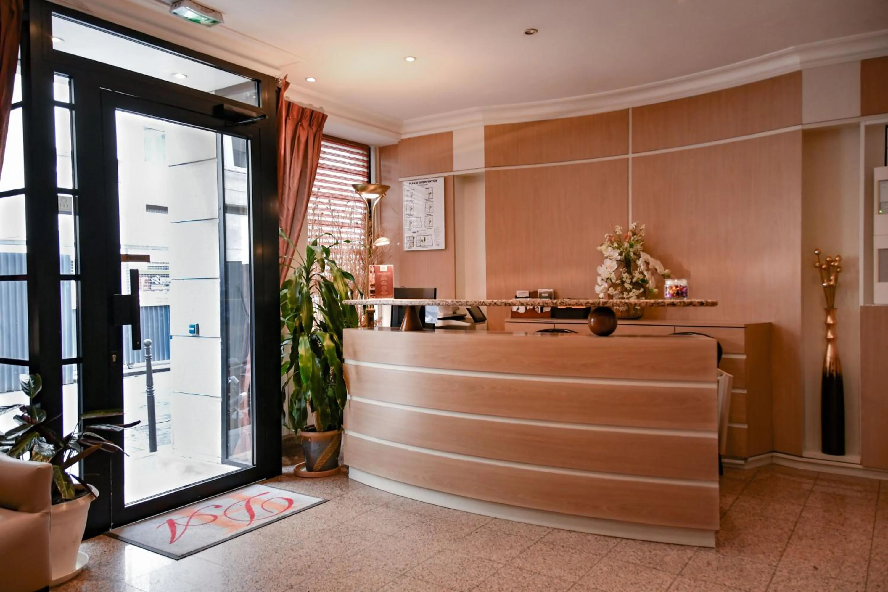 Lobby or reception in Hôtel des Deux Avenues