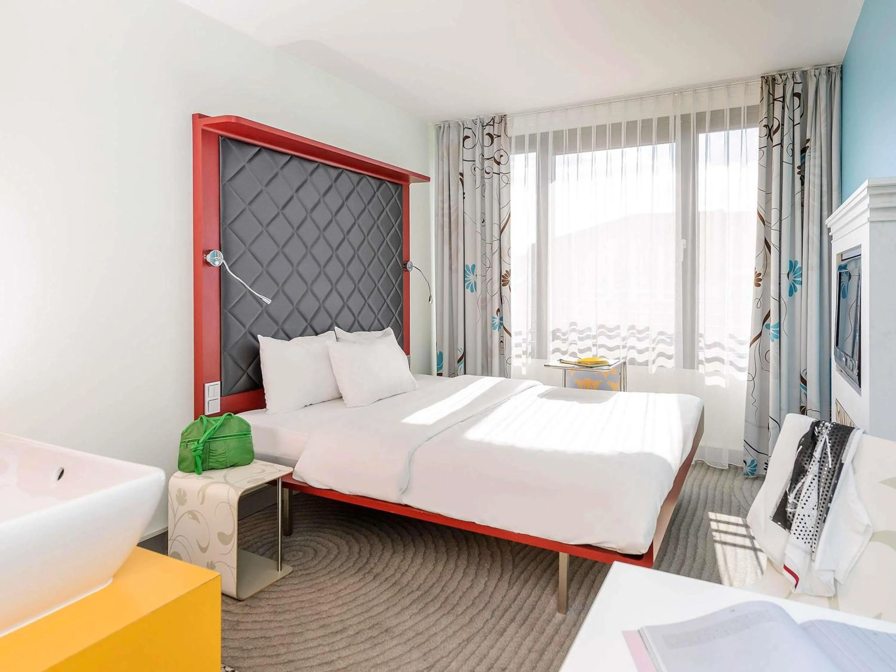 Bedroom, Bed in ibis Styles Hotel Berlin Mitte