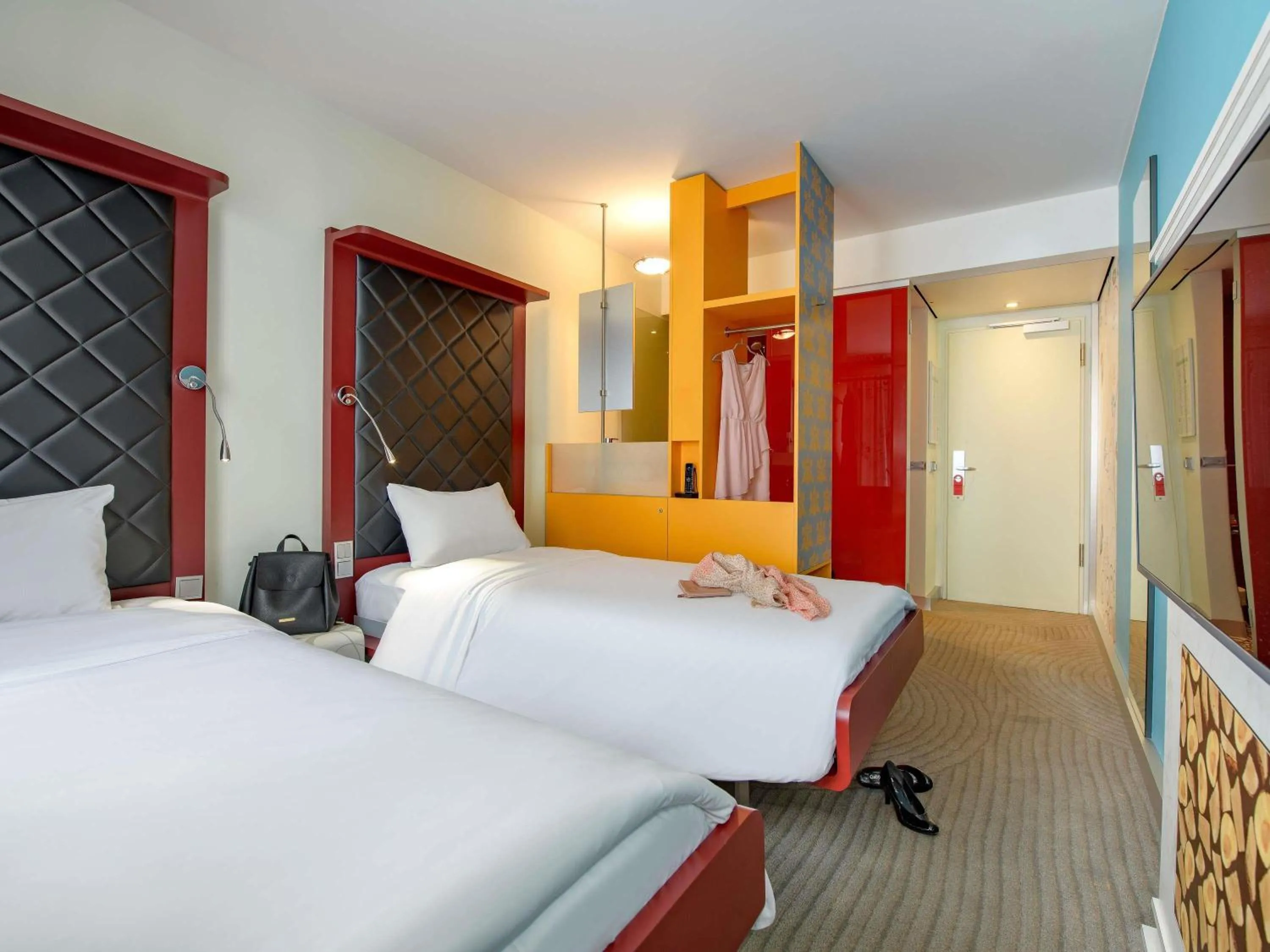 Bedroom, Bed in ibis Styles Hotel Berlin Mitte