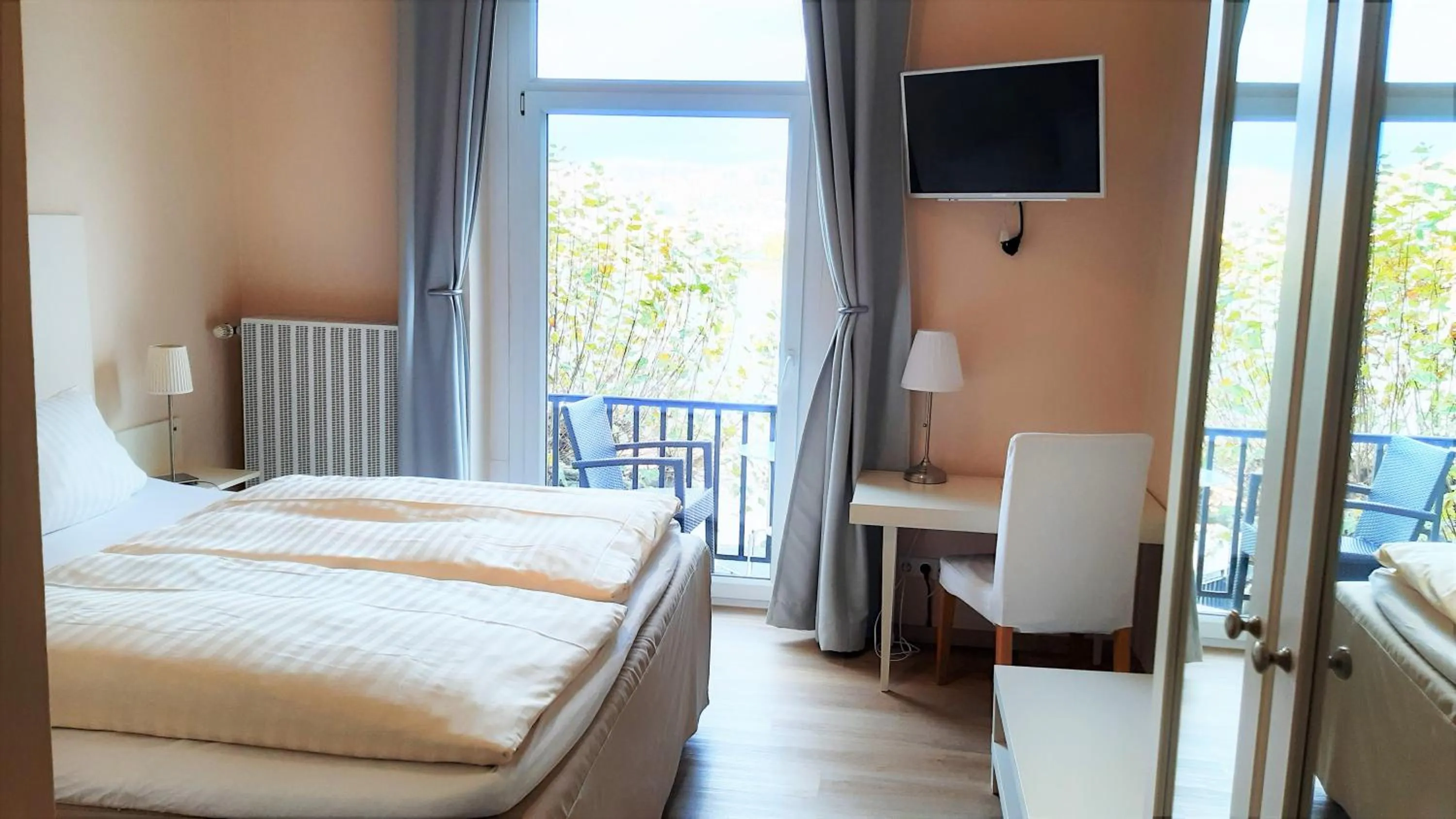 Bedroom, Bed in Hotel Rhein-Residenz