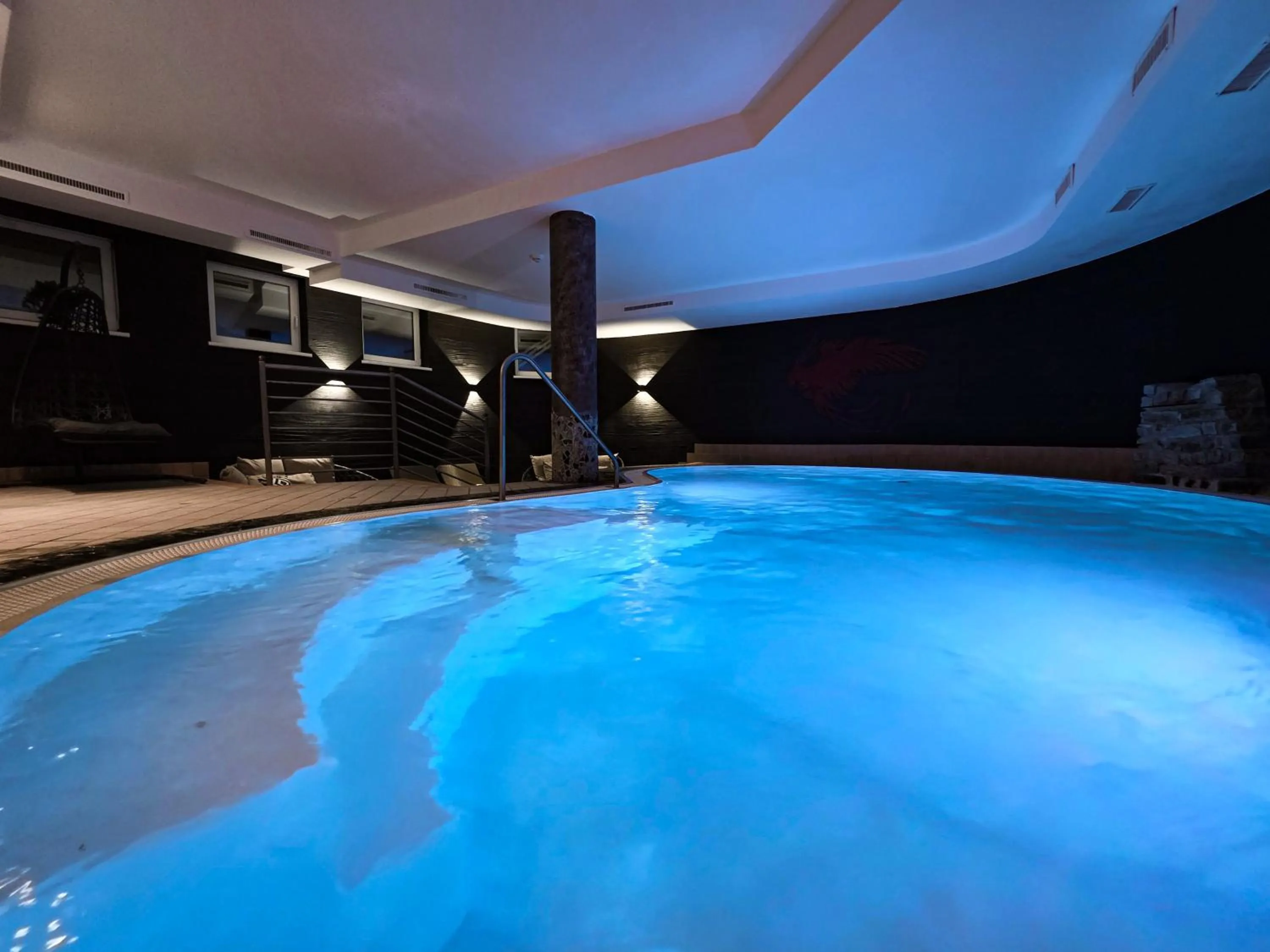 Swimming pool in Hotel Lärchenhof