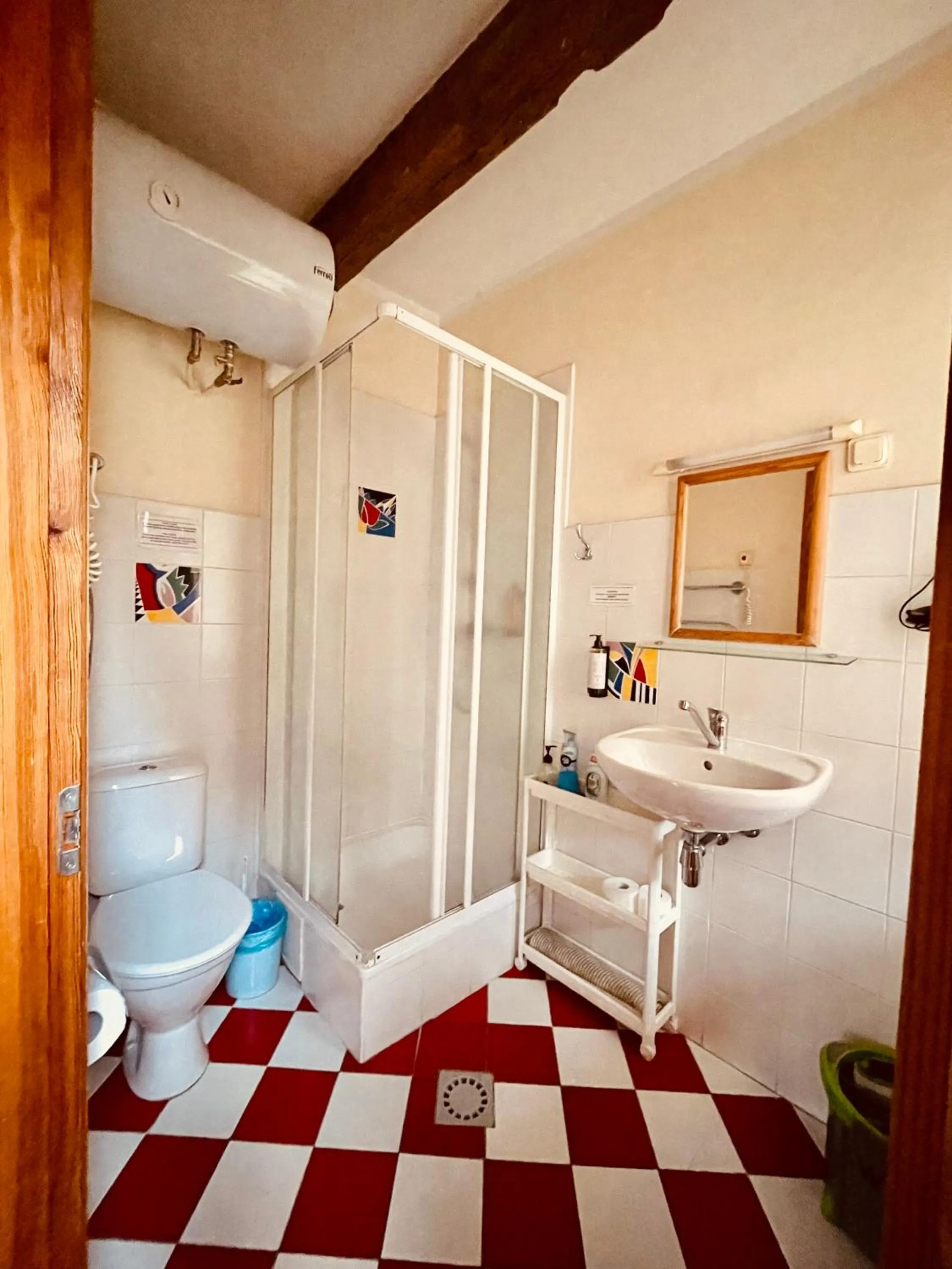 Shower in Express Guest House