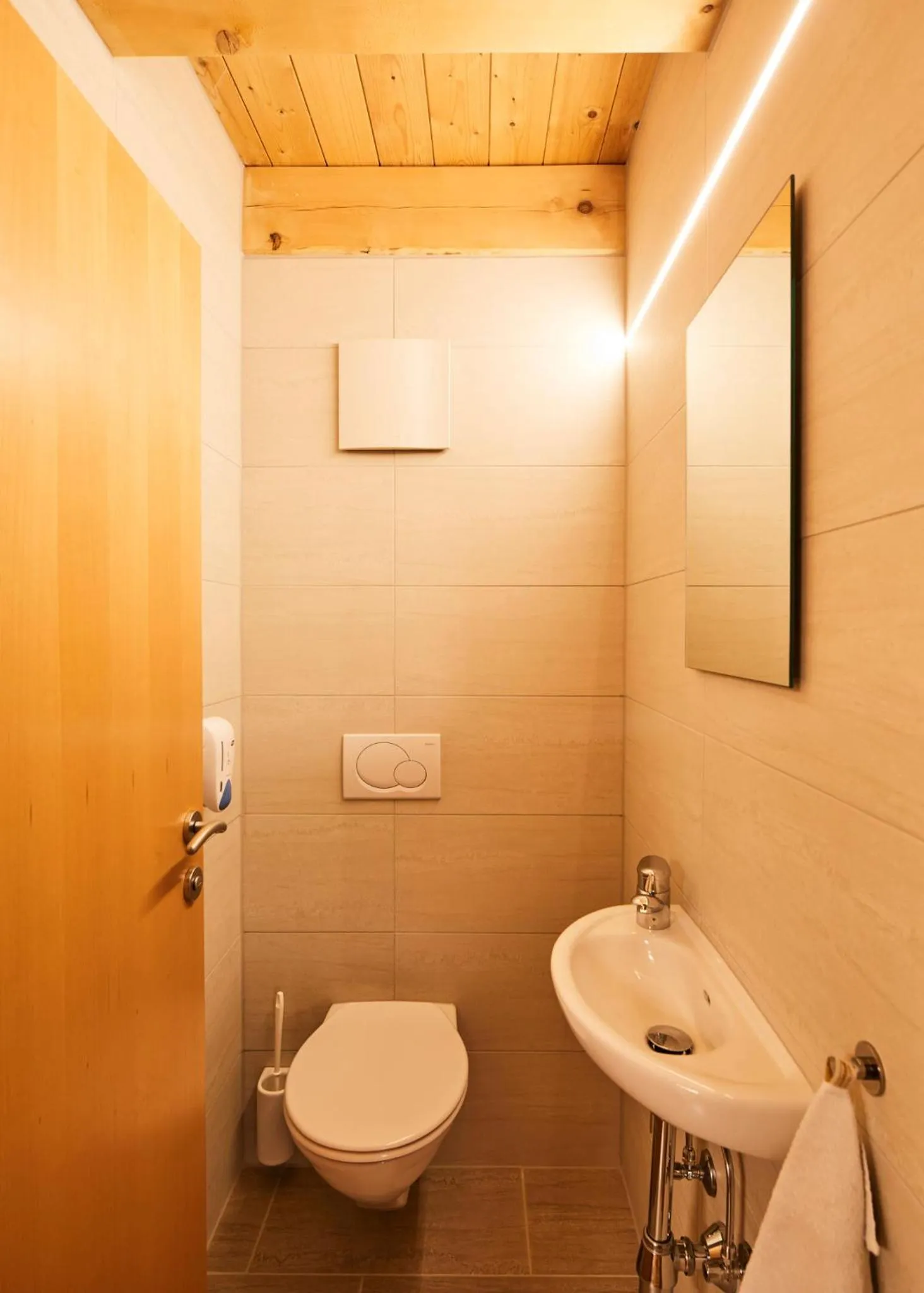 Toilet in Tirolerhof - Appartementhaus