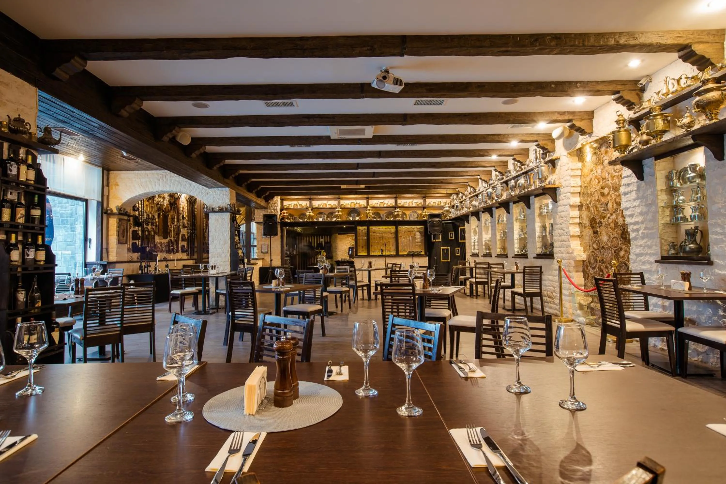 Restaurant/places to eat in Hotel Smart