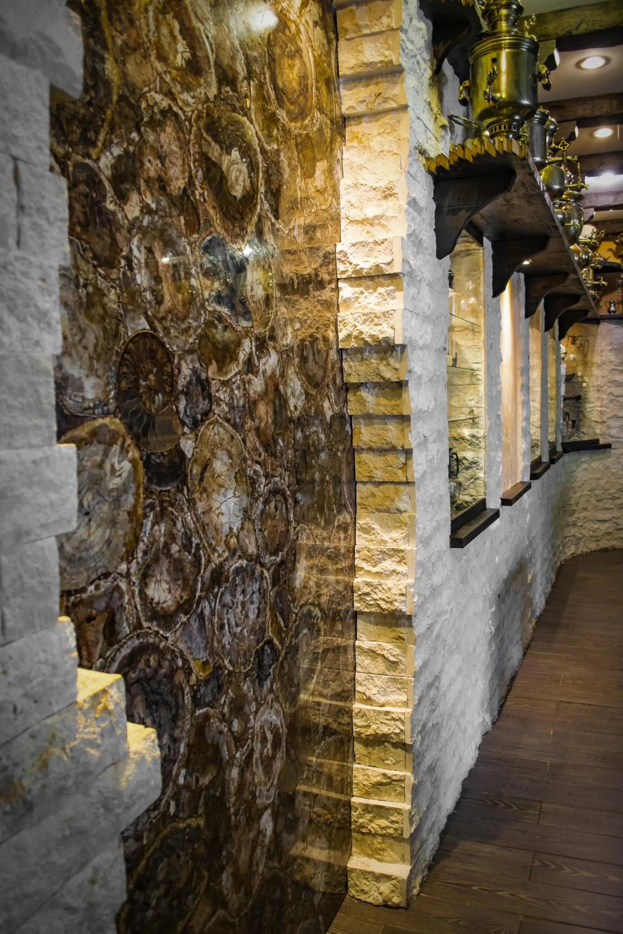 Restaurant/places to eat in Hotel Smart