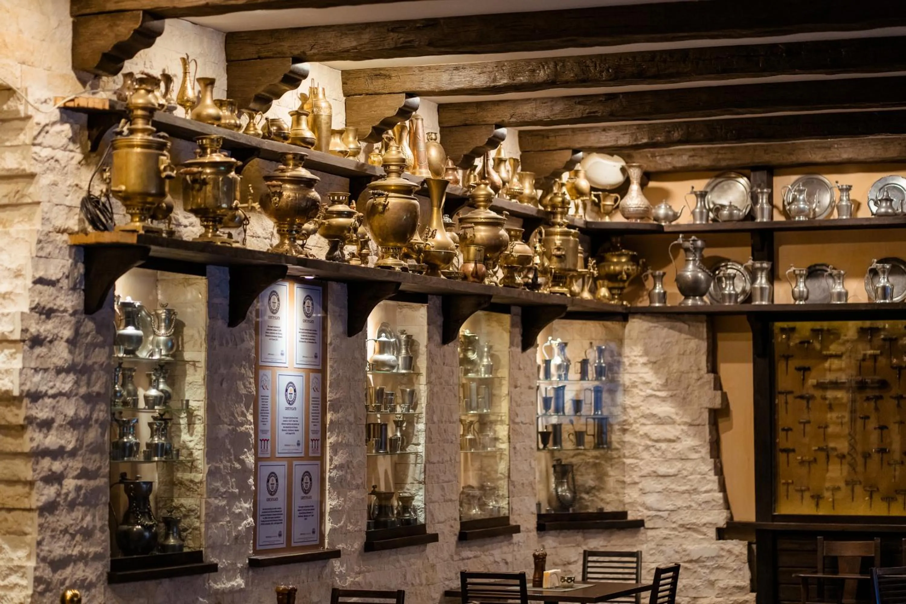 Restaurant/places to eat in Hotel Smart