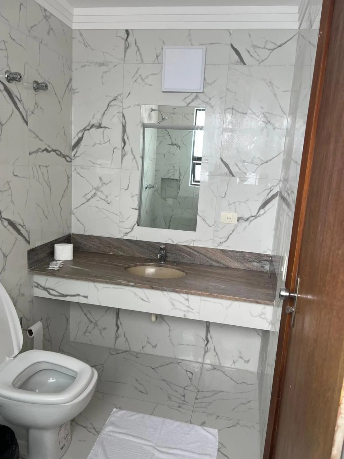 Bathroom in Brasao Palace Hotel