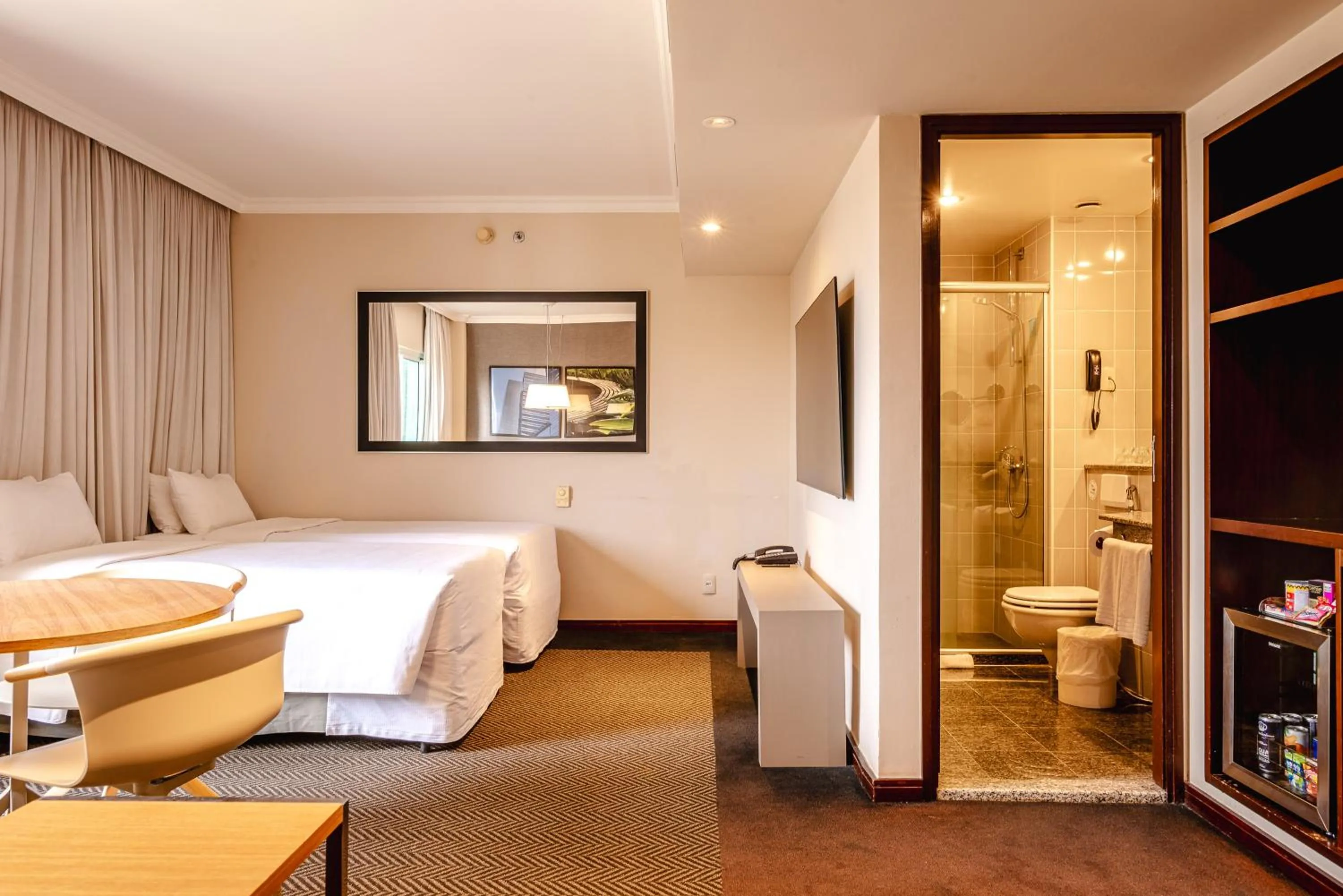 Toilet, Bed in Blue Tree Premium Verbo Divino - Nações Unidas