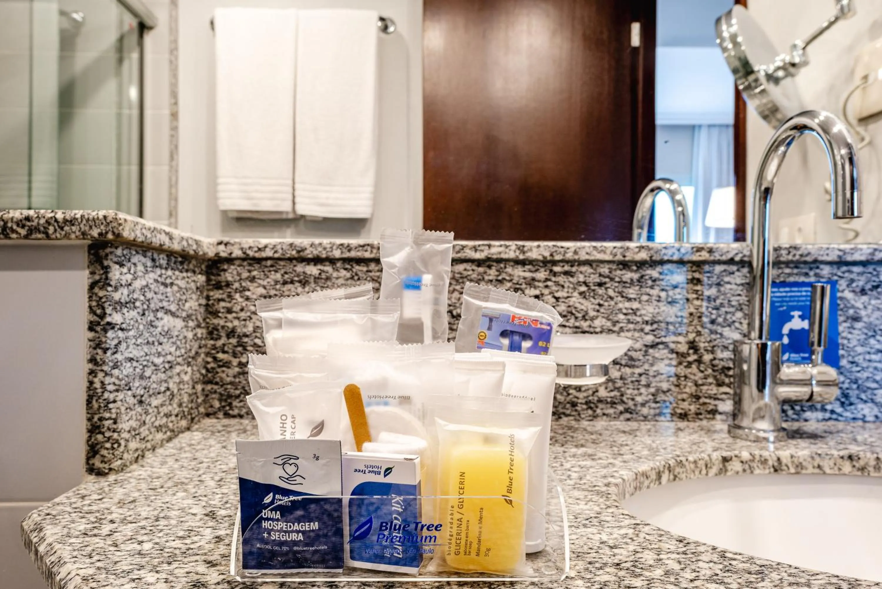 Bathroom in Blue Tree Premium Verbo Divino - Nações Unidas