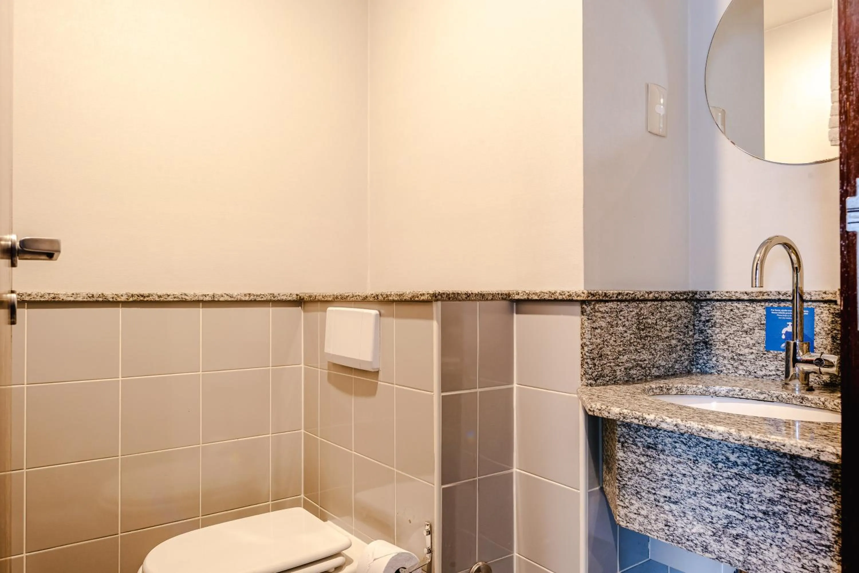 Toilet in Blue Tree Premium Verbo Divino - Nações Unidas