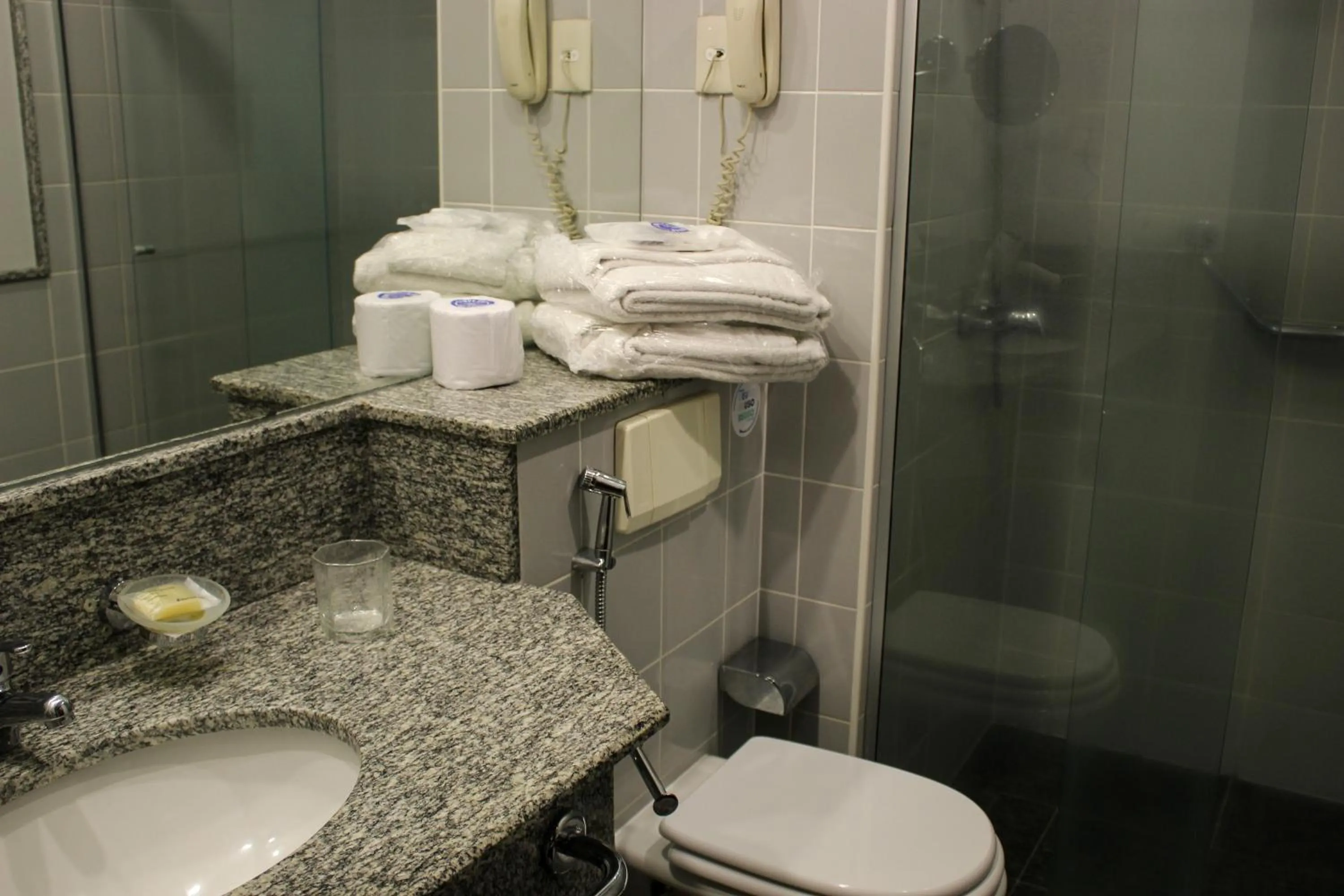 Shower in Blue Tree Premium Verbo Divino - Nações Unidas