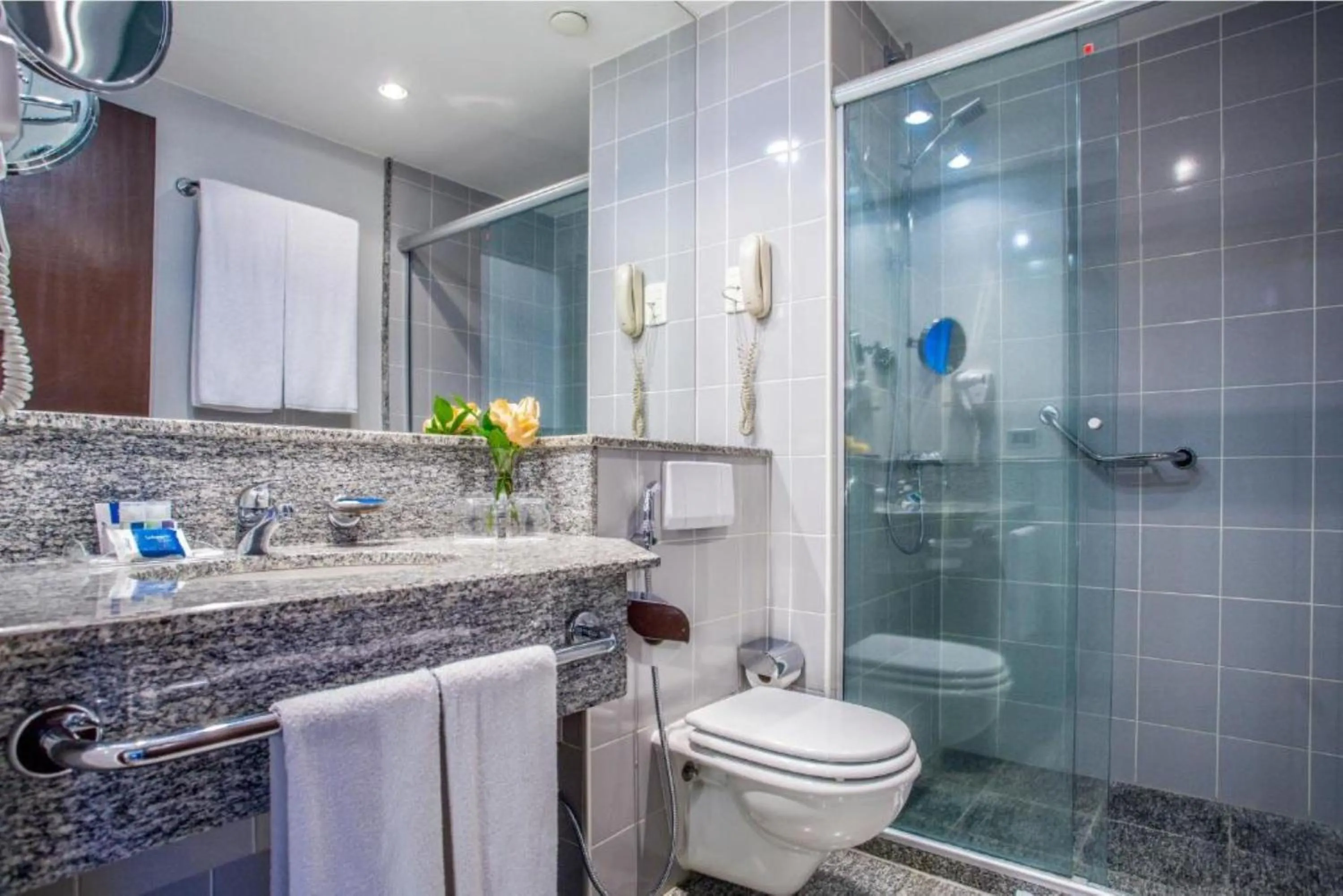 Shower in Blue Tree Premium Verbo Divino - Nações Unidas