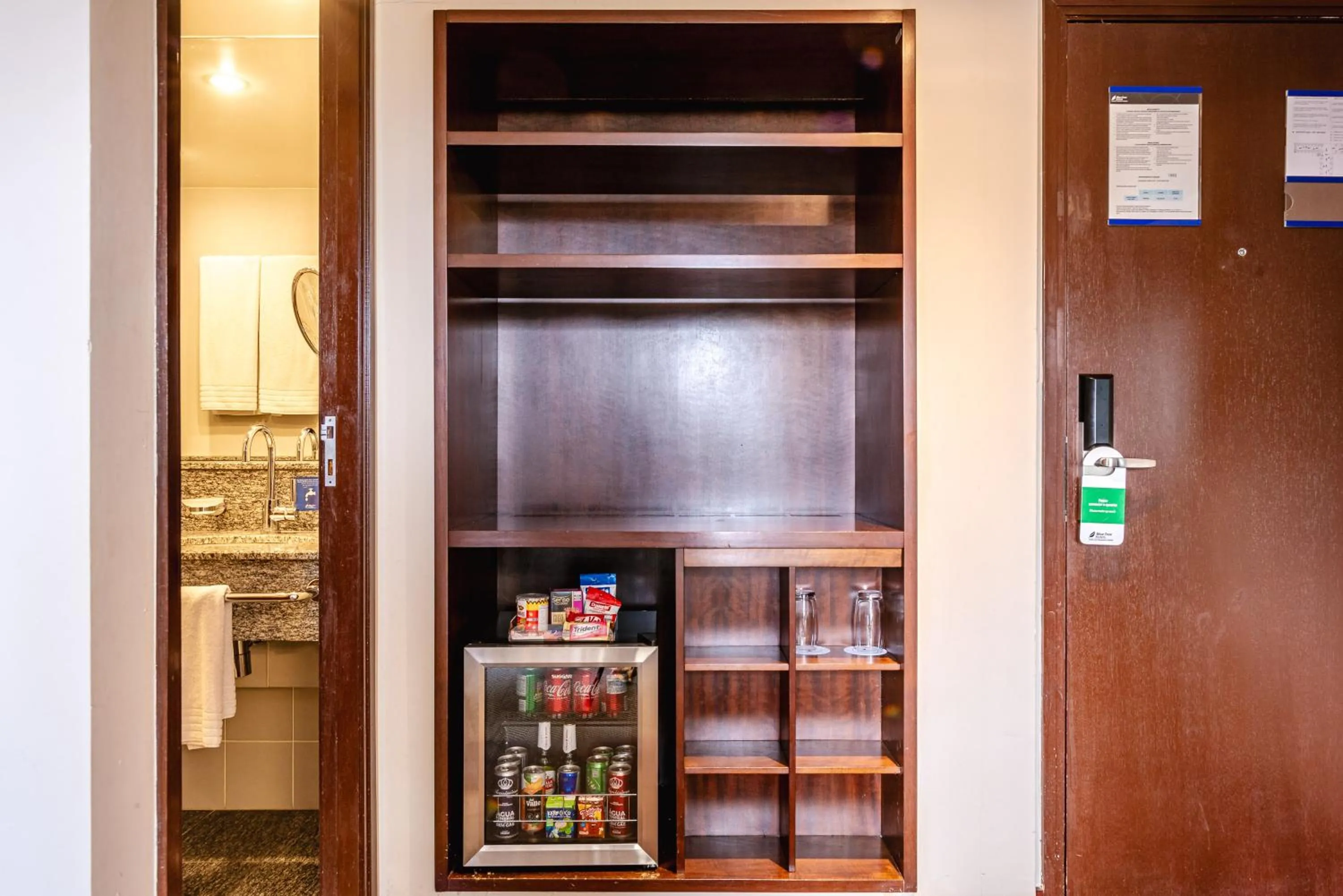 Decorative detail in Blue Tree Premium Verbo Divino - Nações Unidas