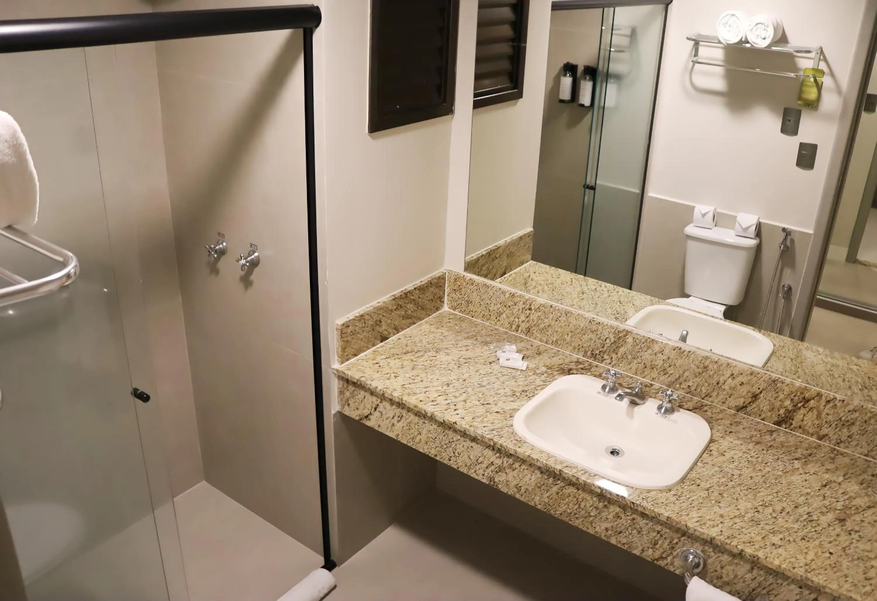 Shower in SJ Premium Hotels By Atlantica