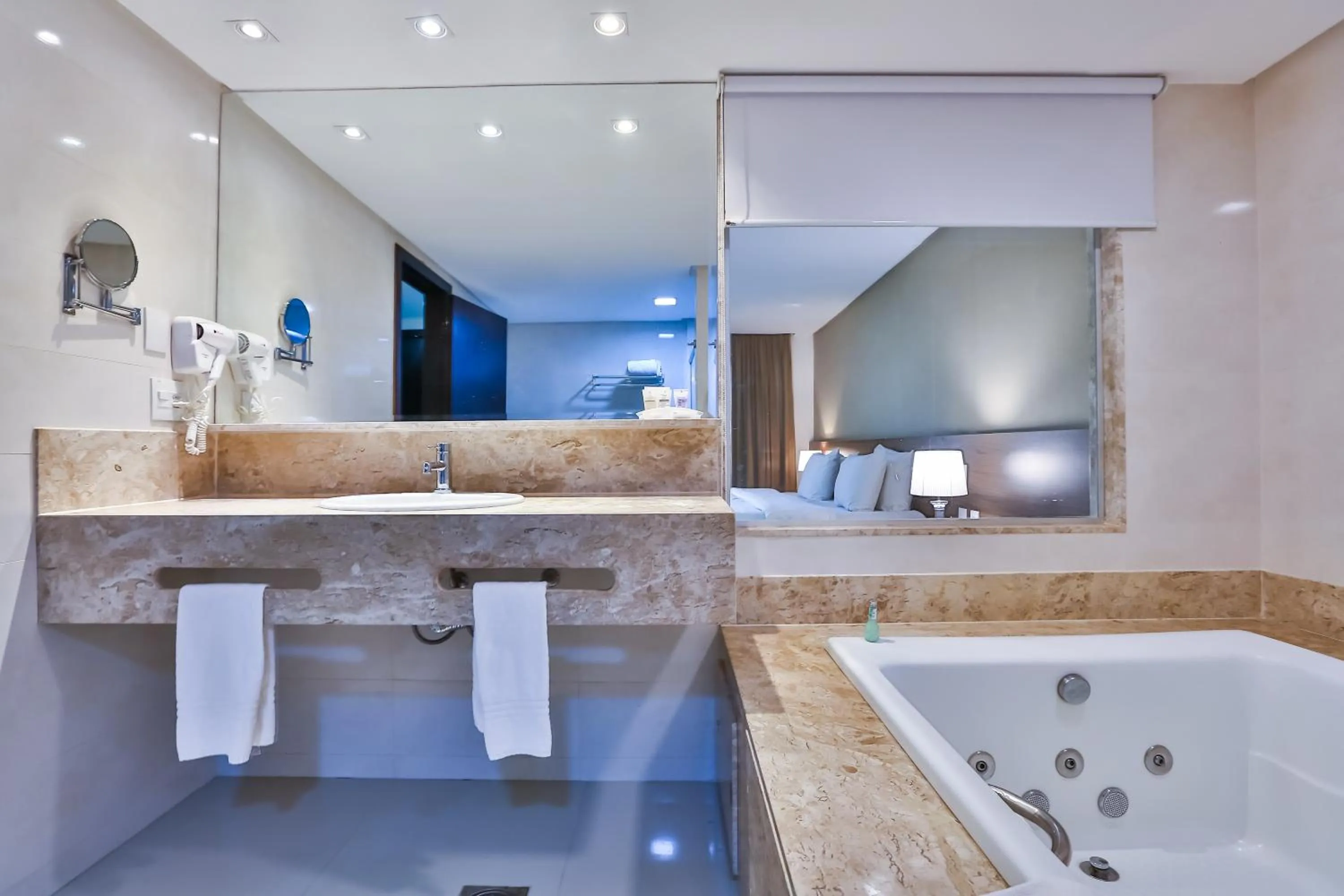 Bath in SJ Premium Hotels By Atlantica