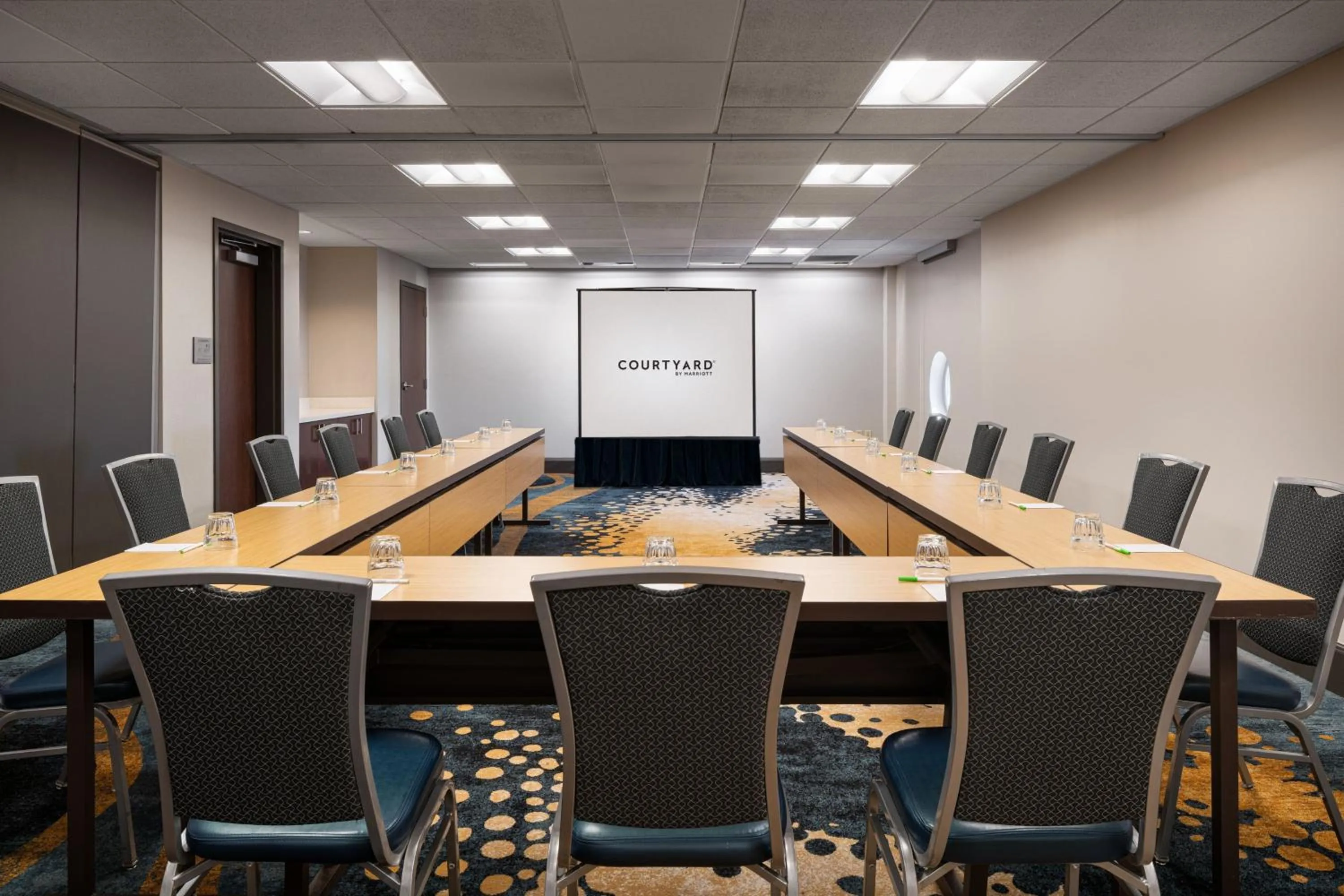 Meeting/conference room in Courtyard Seattle Downtown / Pioneer Square