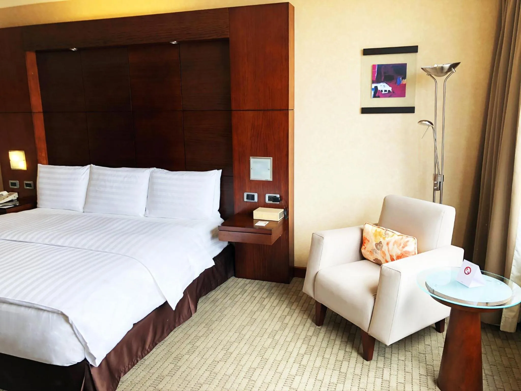 Photo of the whole room, Bed in Swissotel Quito