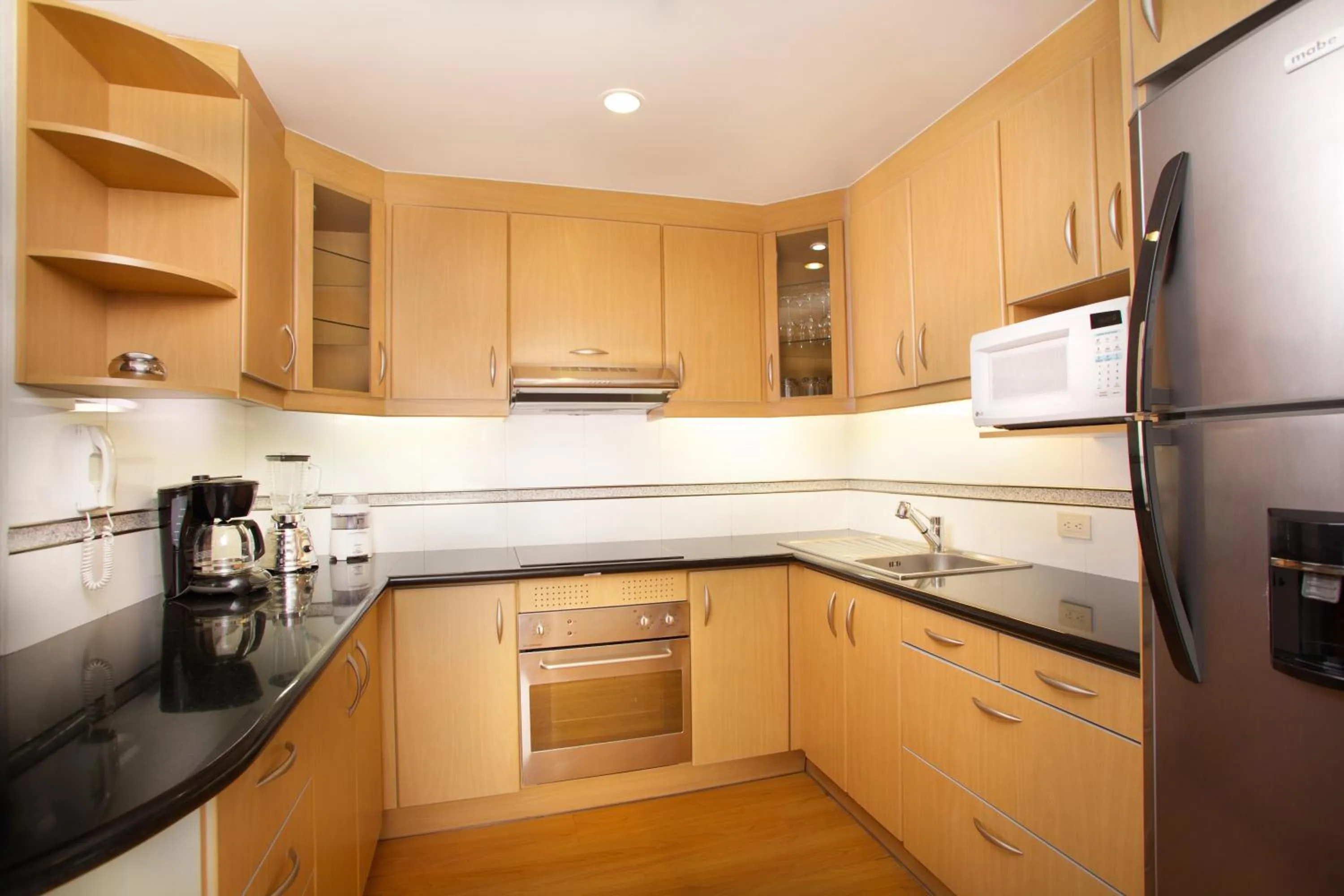 Kitchen or kitchenette in Swissotel Quito