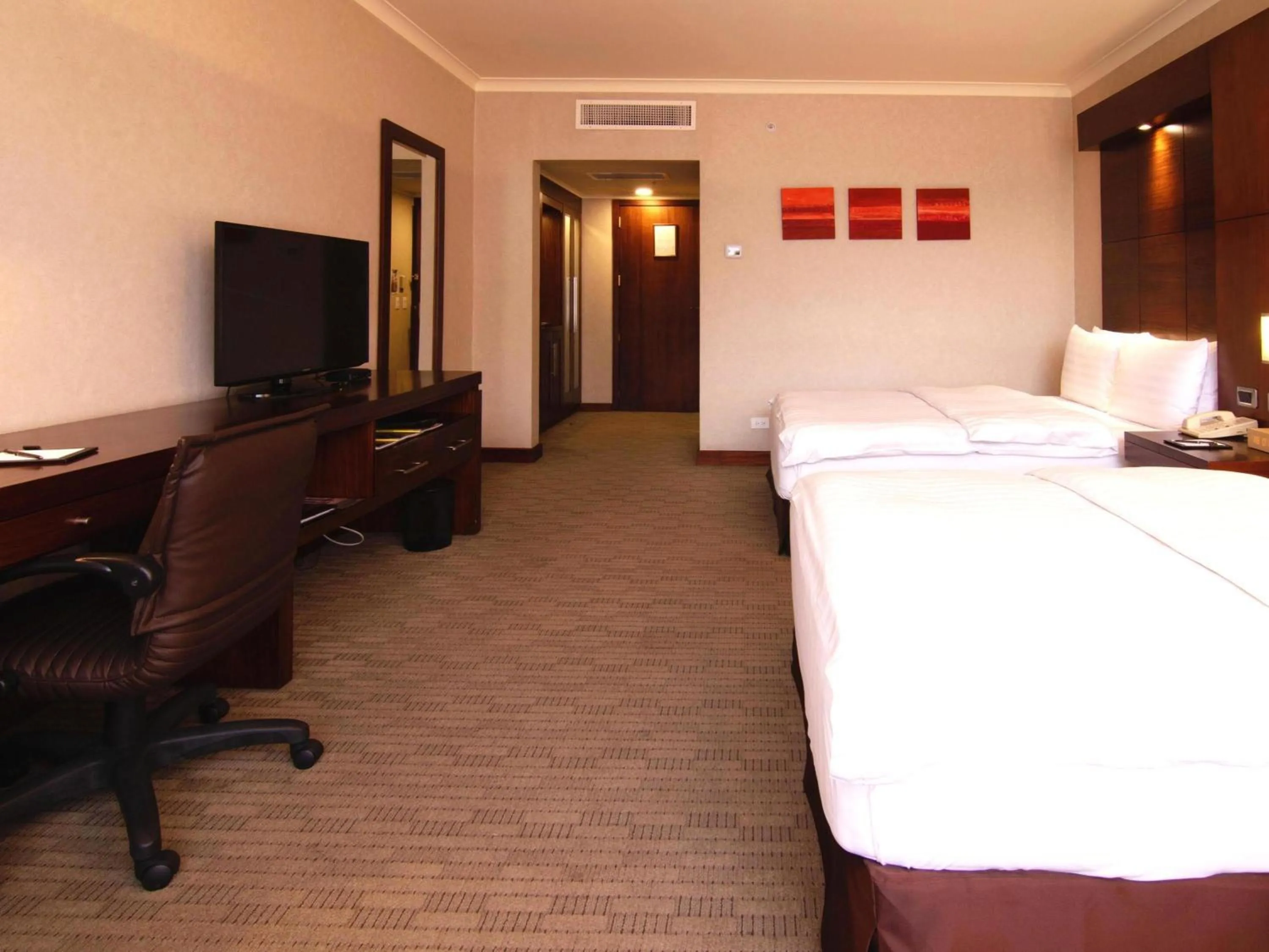 Bedroom, Bed in Swissotel Quito