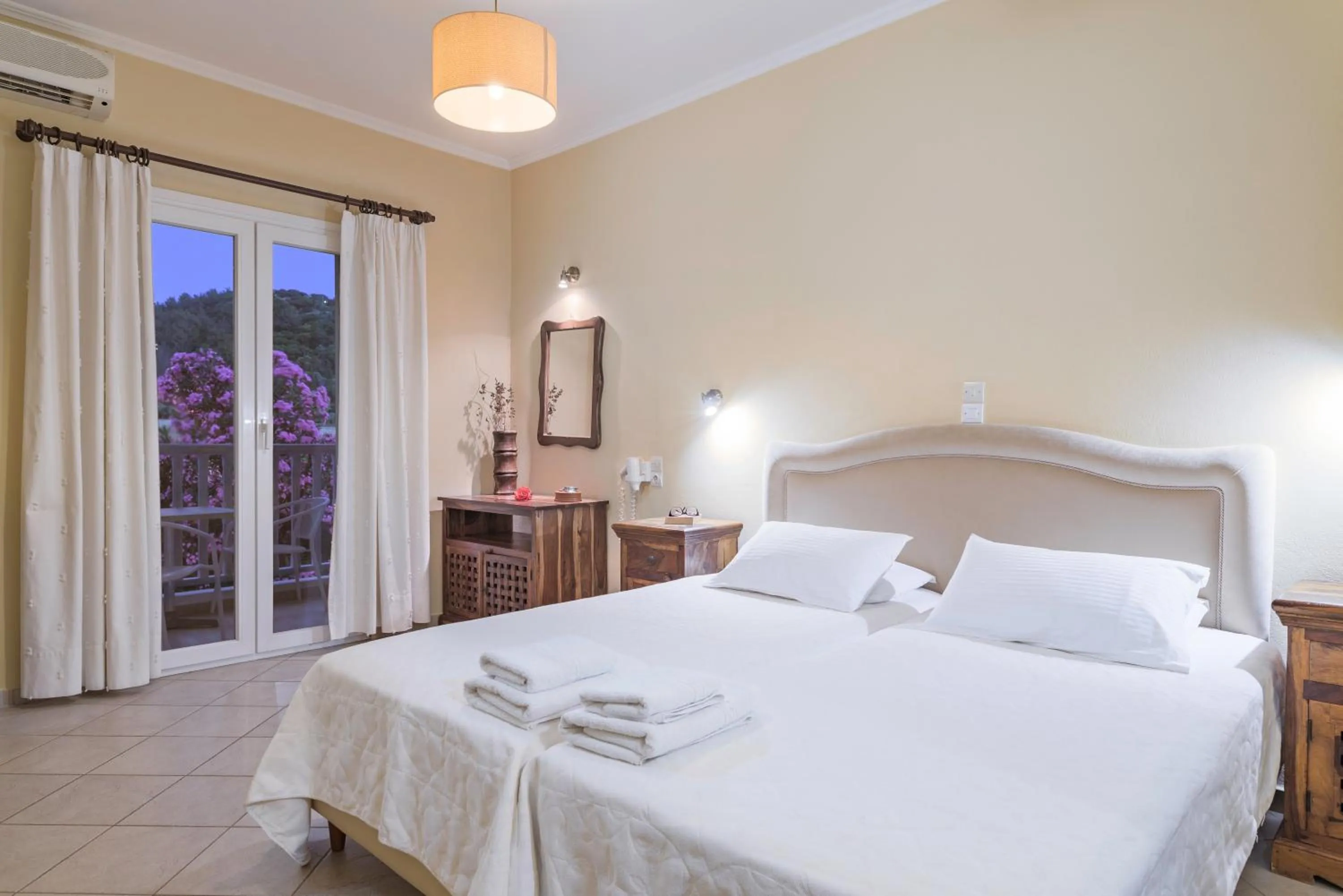 Bedroom, Bed in Virginia Hotel