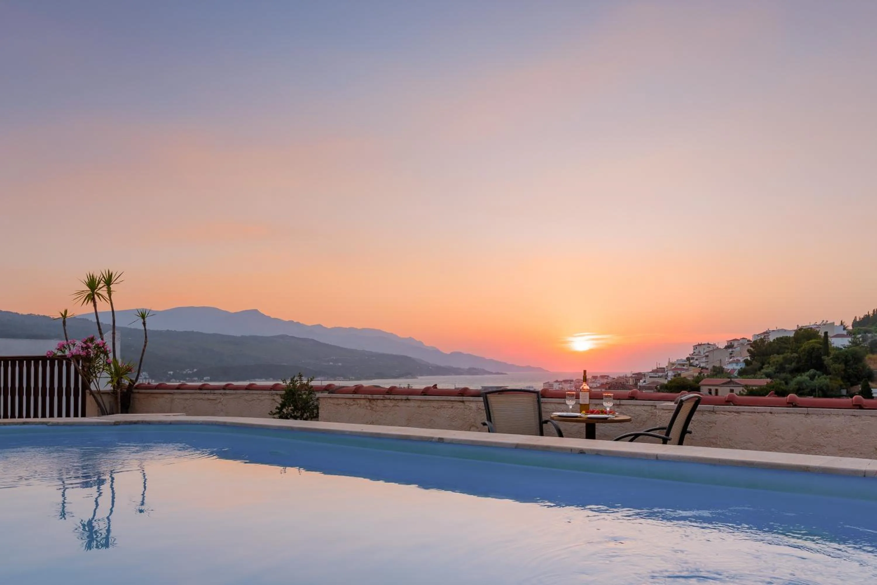 Swimming pool in Virginia Hotel
